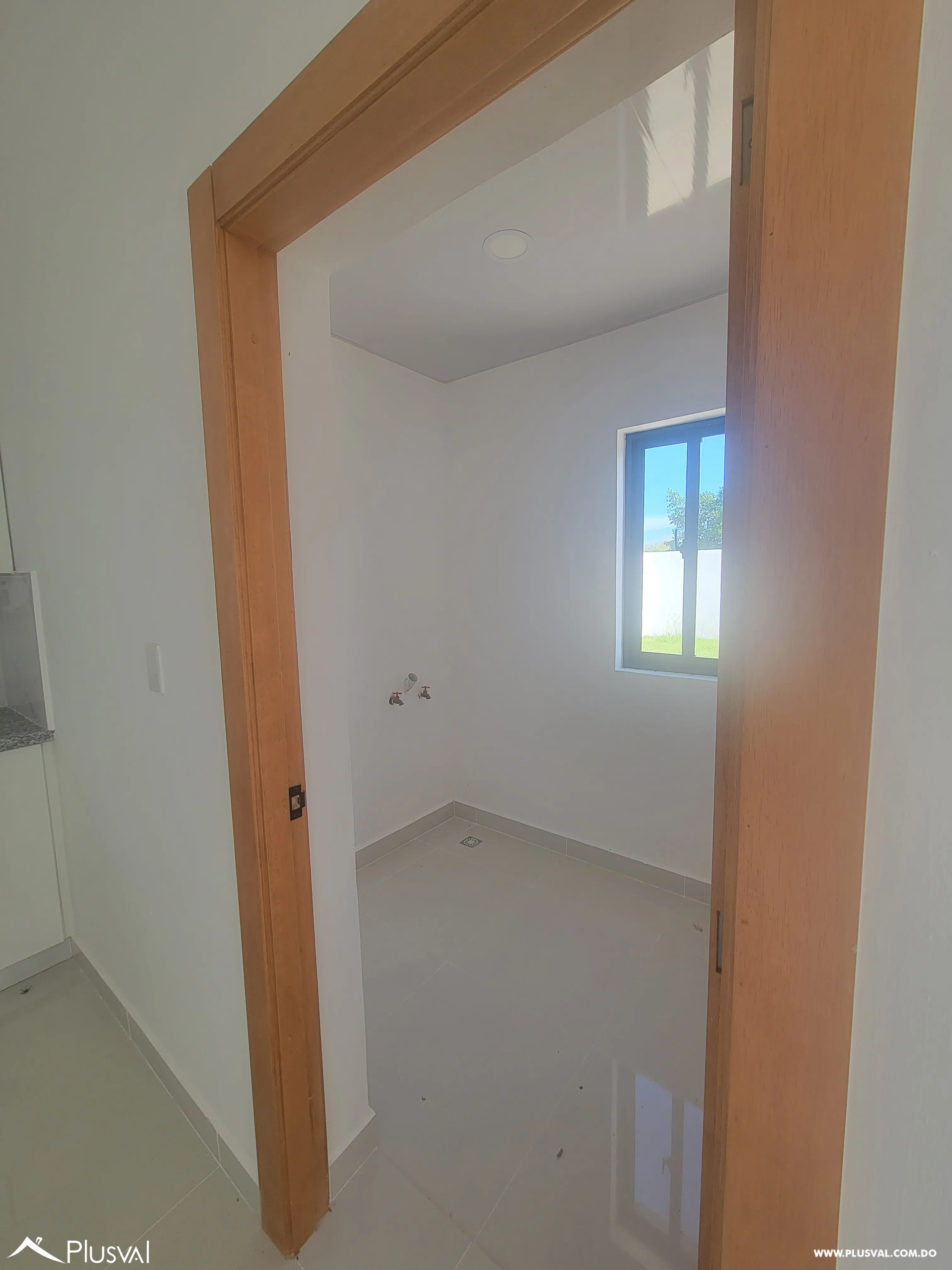 AMPLIA VILLA DE 3 HABITACIONES CON PISCINA Y PATIO EN SECTOR DEL DOWTOWN PUNTA CANA 499556