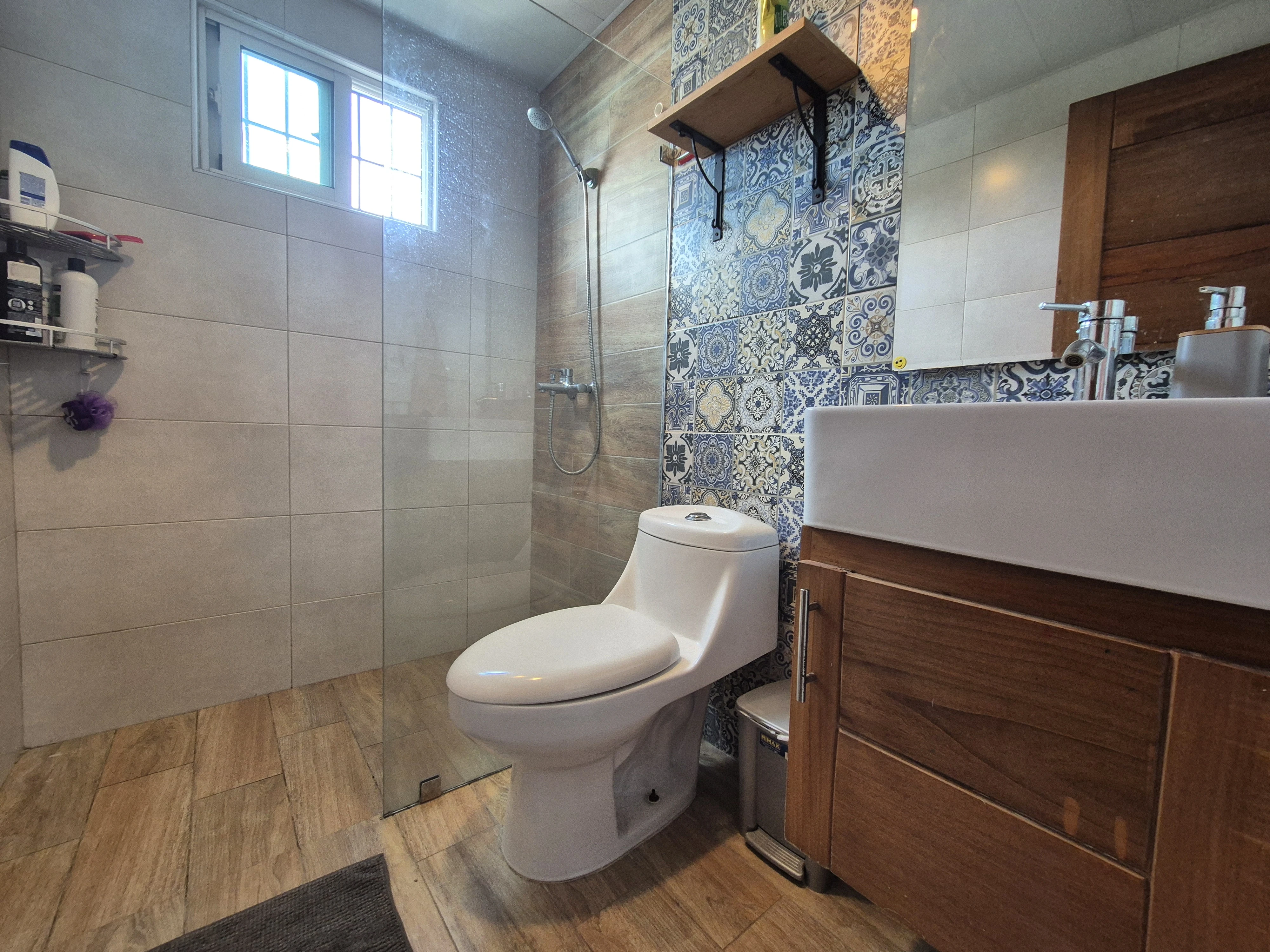 Apartamento tipo Penthouse en excelente zona con vista al mar. Se renta sin mobiliario. 440476