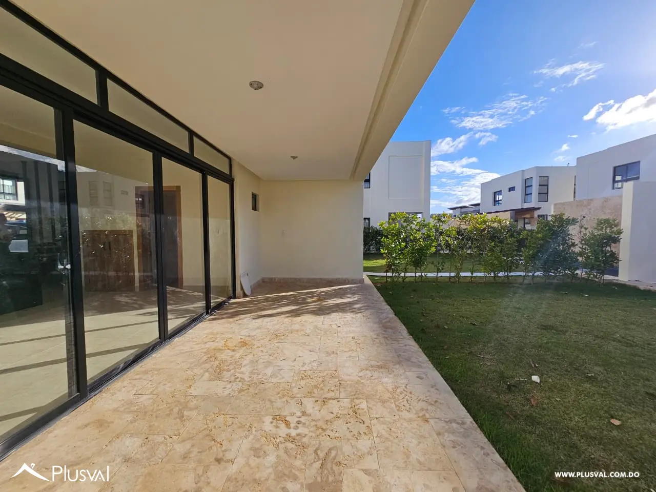 Casa en renta con piscina, terraza y jardín privado, amplios espacios y concepto abierto 477940