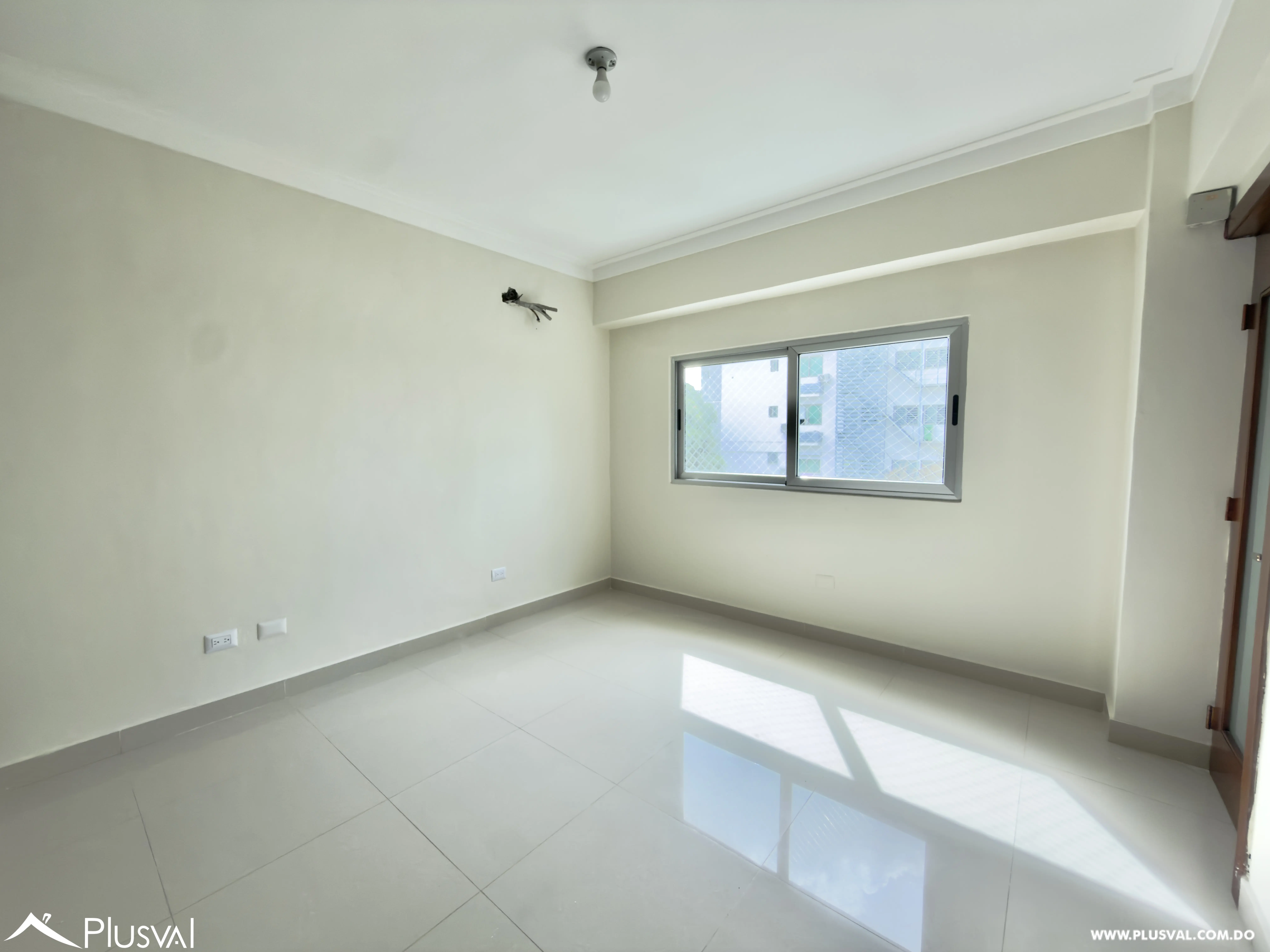 ALQUILER de amplio apartamento de 3 Habitaciones y 4 Parqueos en LOS CACICAZGOS 528864
