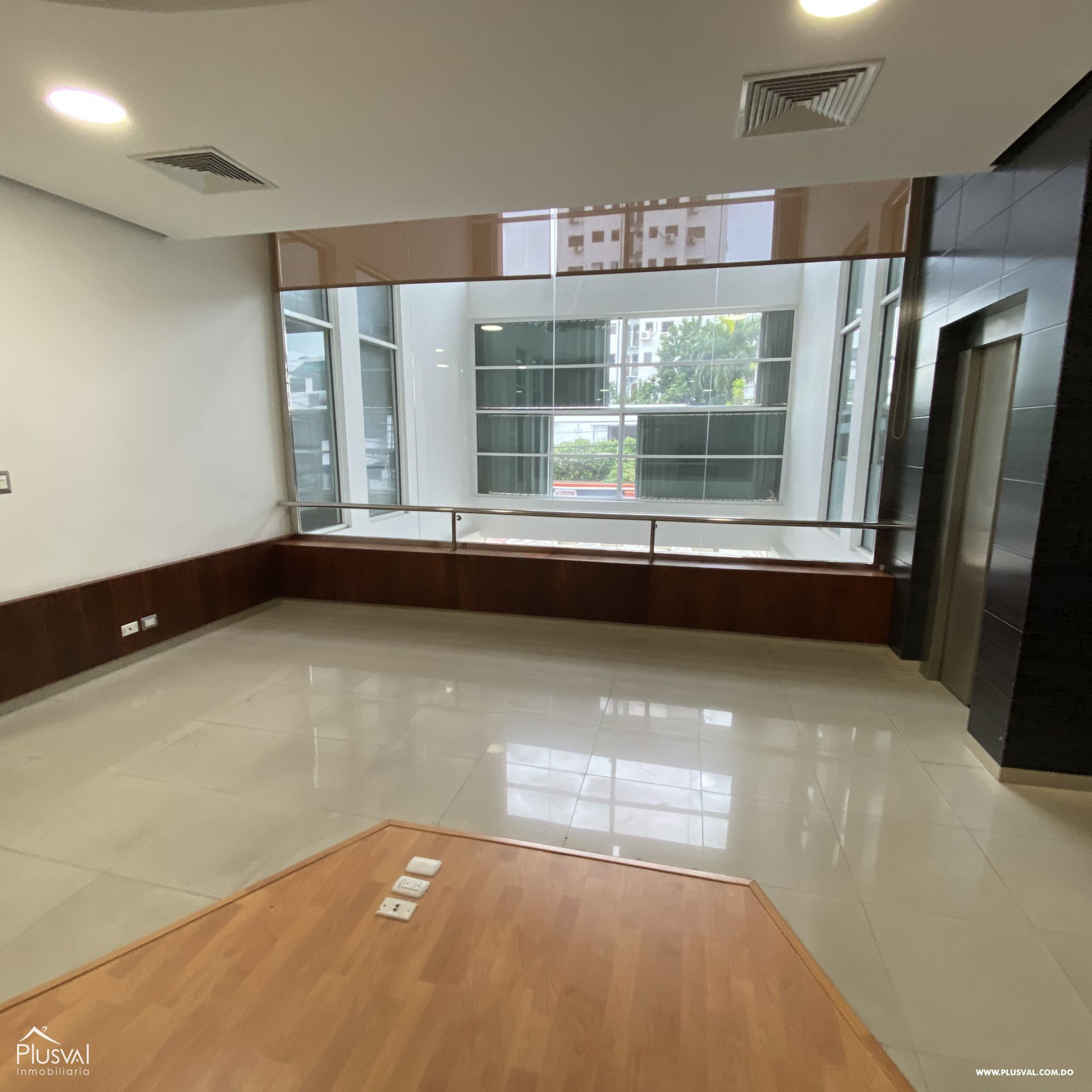 Excelente local de oficina en alquiler en el sector de Naco 487599