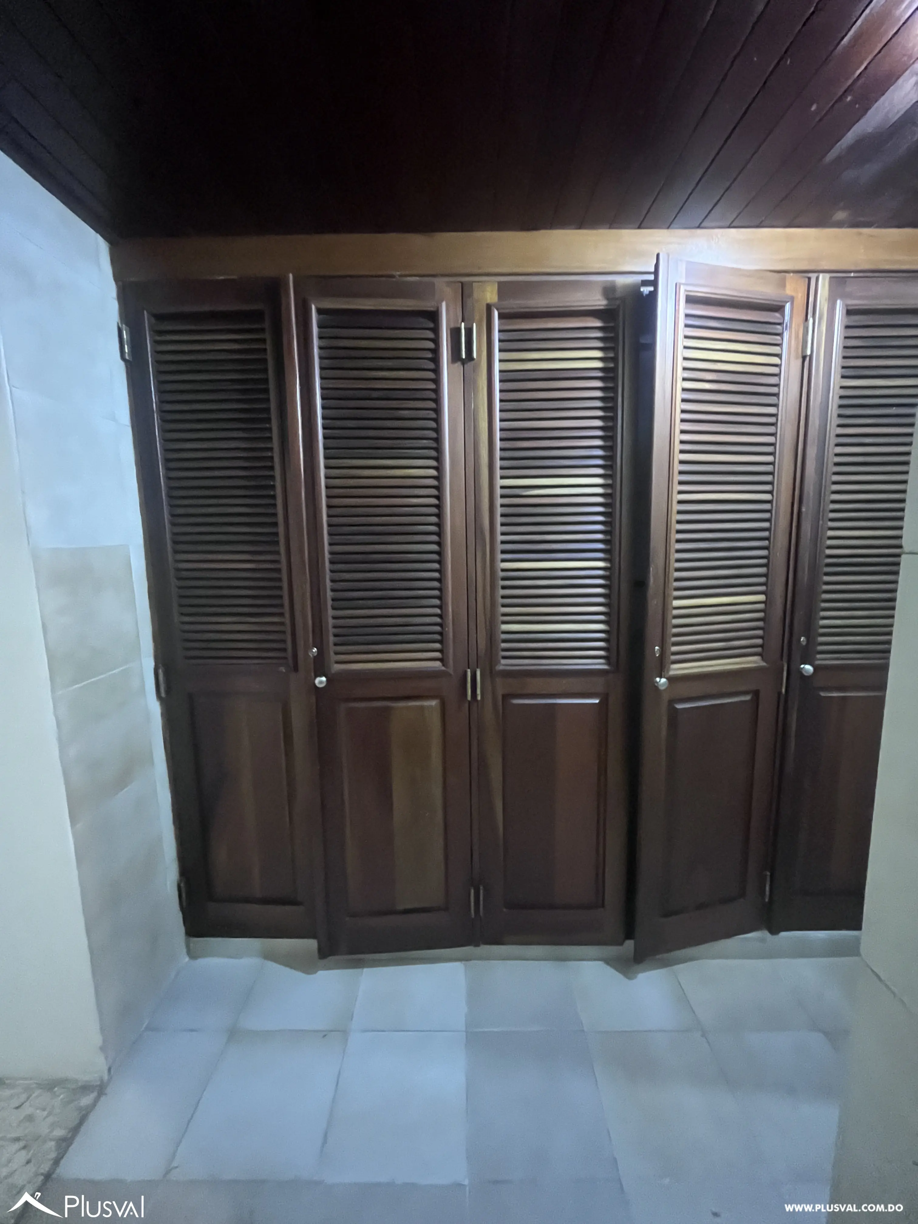 Apartamento en alquiler en el sector Paraiso de 3 habitaciones para uso residencial u oficinas 493665