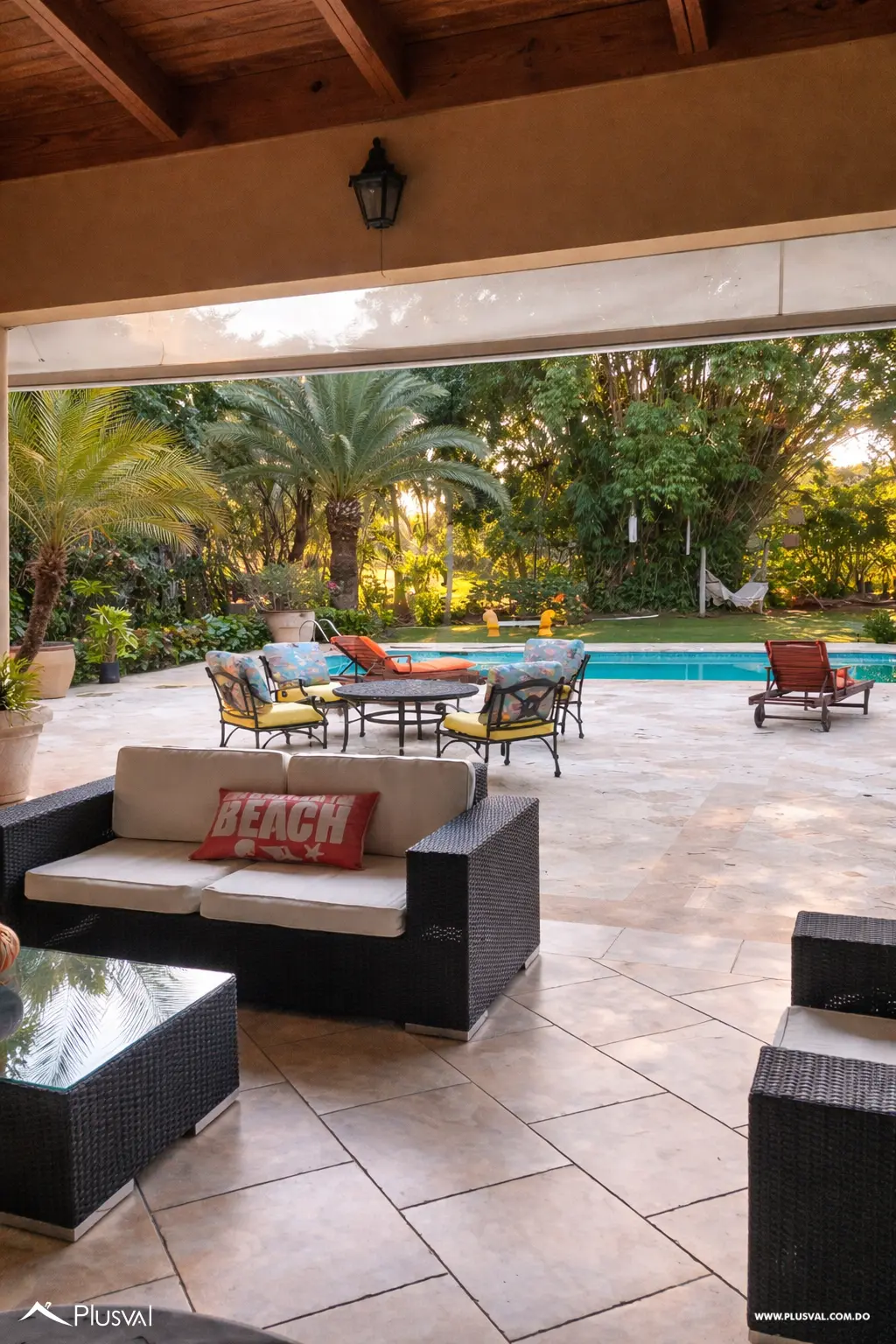 Villa en venta en metro Country Club con piscina privada y vista al campo de golf 490116