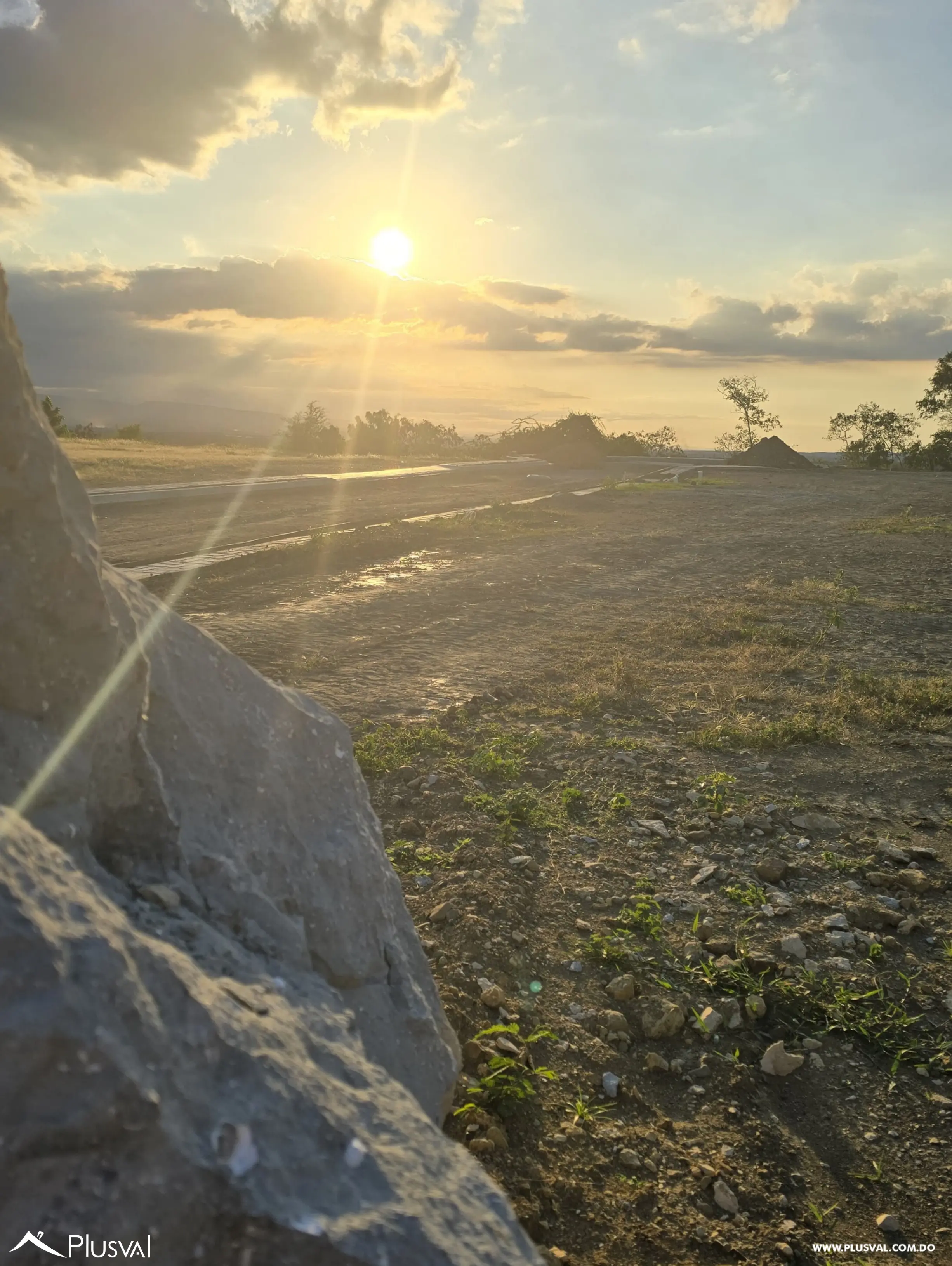 Solares en las montañas de Santiago con hermosas vistas a toda la ciudad. 498782