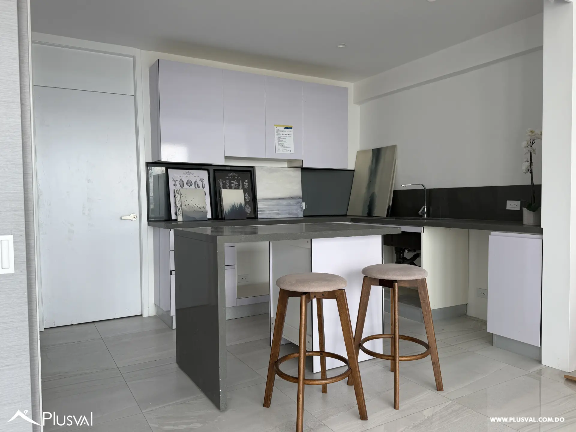 Alquiler de apto tipo loft, de 2 habitaciones en Evaristo Morales. 524870