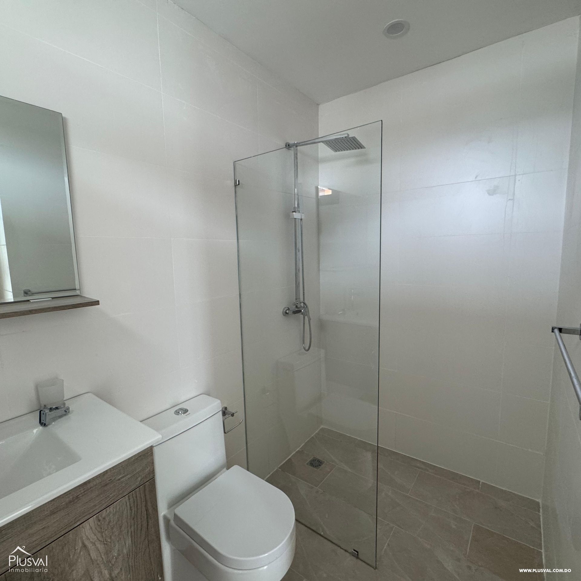 Amplio apartamento residencial ubicado en un 4to nivel con terraza, ideal para los amantes de la naturaleza y de la cordillera. 501317