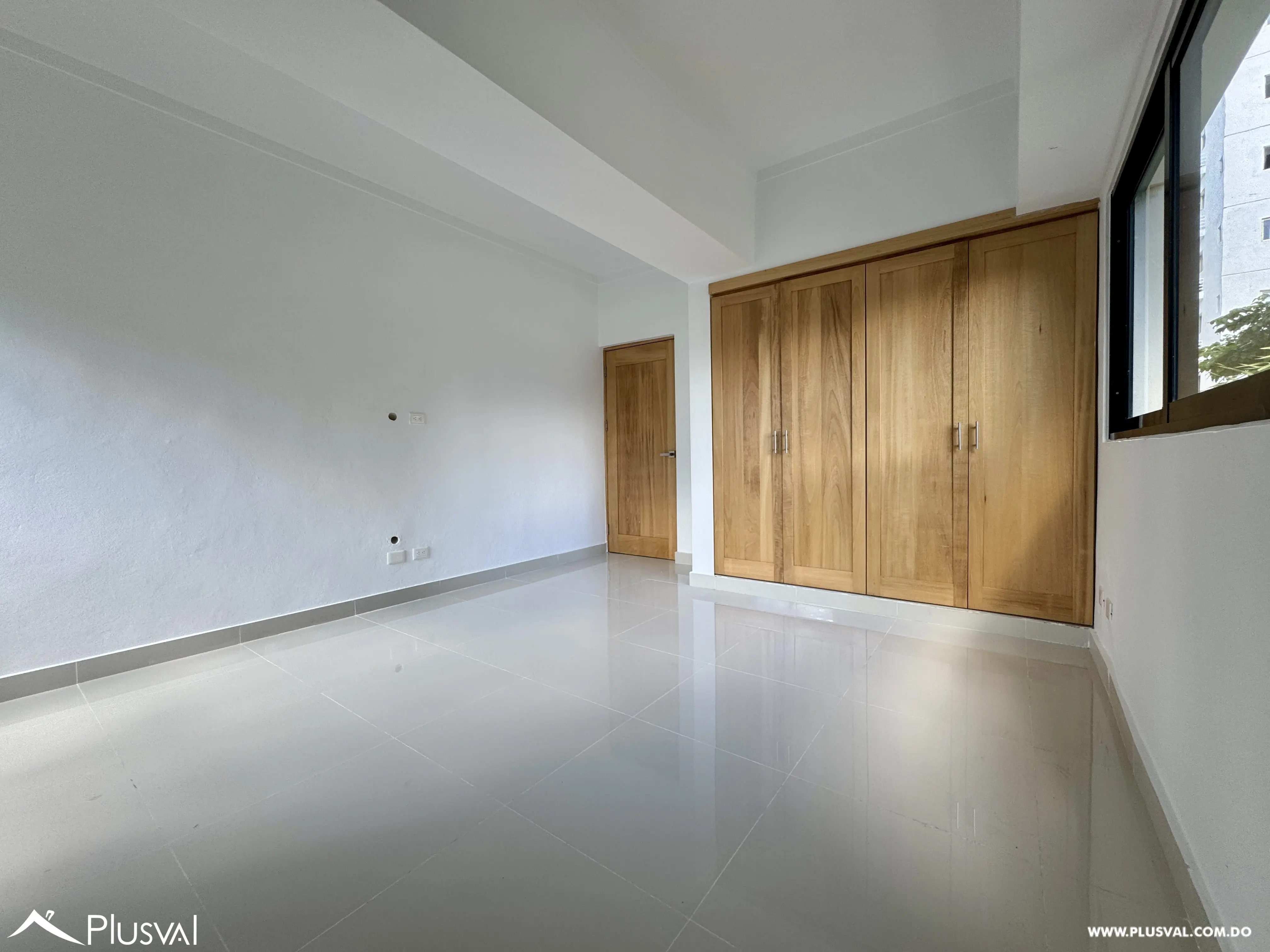 Amplio e iluminado apartamento en zona familiar del Renacimiento en alquiler. 486335