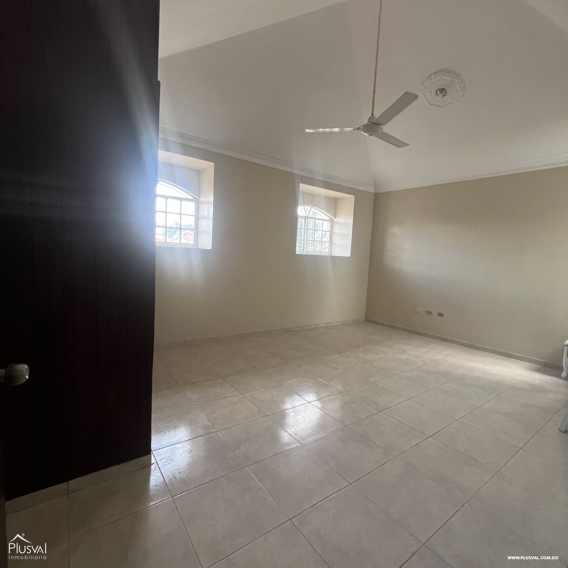 Descubre el Hogar de tus Sueños: Amplia Casa de 4 Habitaciones con Baño Privado, Piscina y Espacios de Lujo para Vivir al Máximo 381250