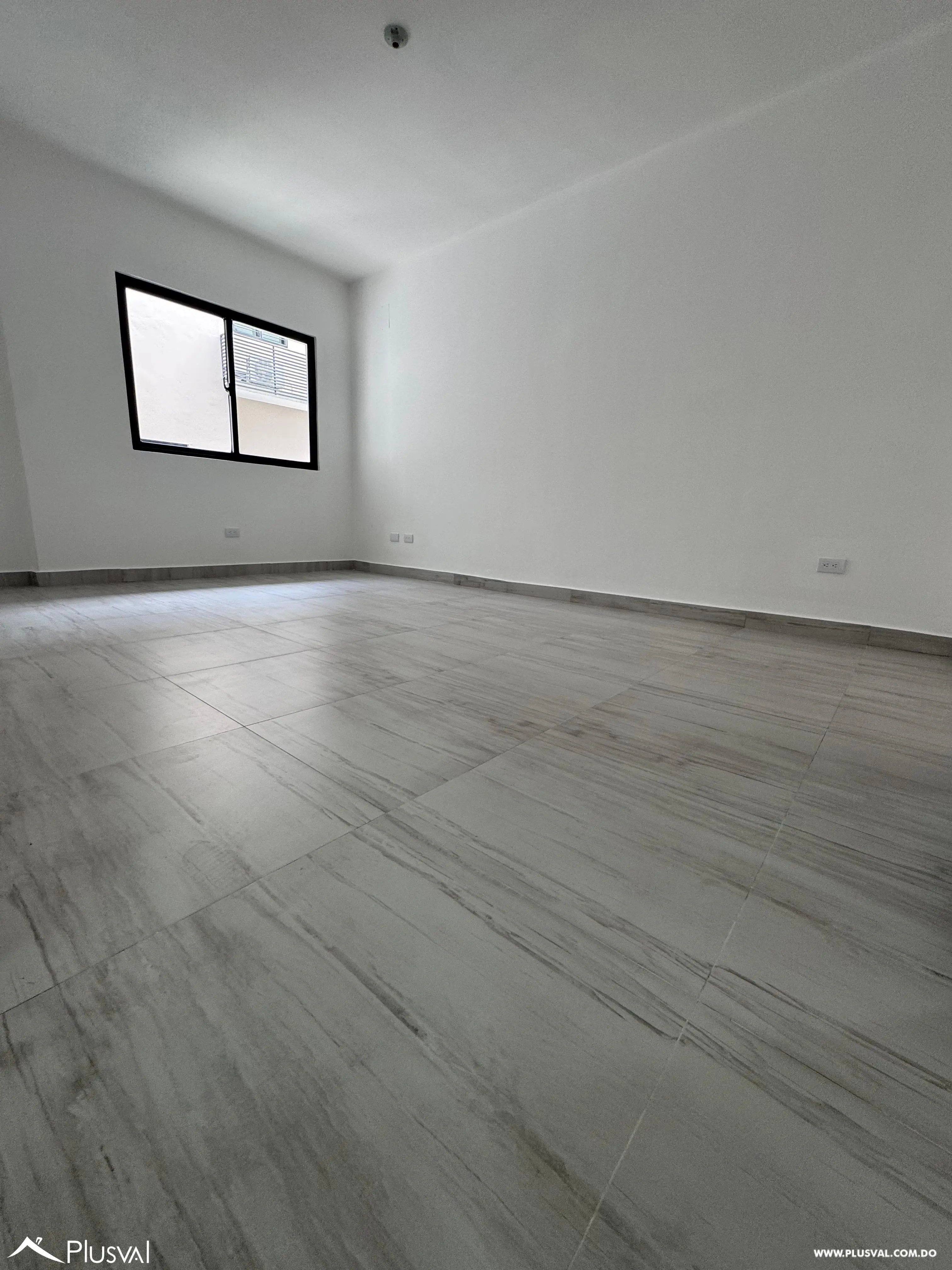 Alquiler de excelente apartamento en Evaristo Morales 466632