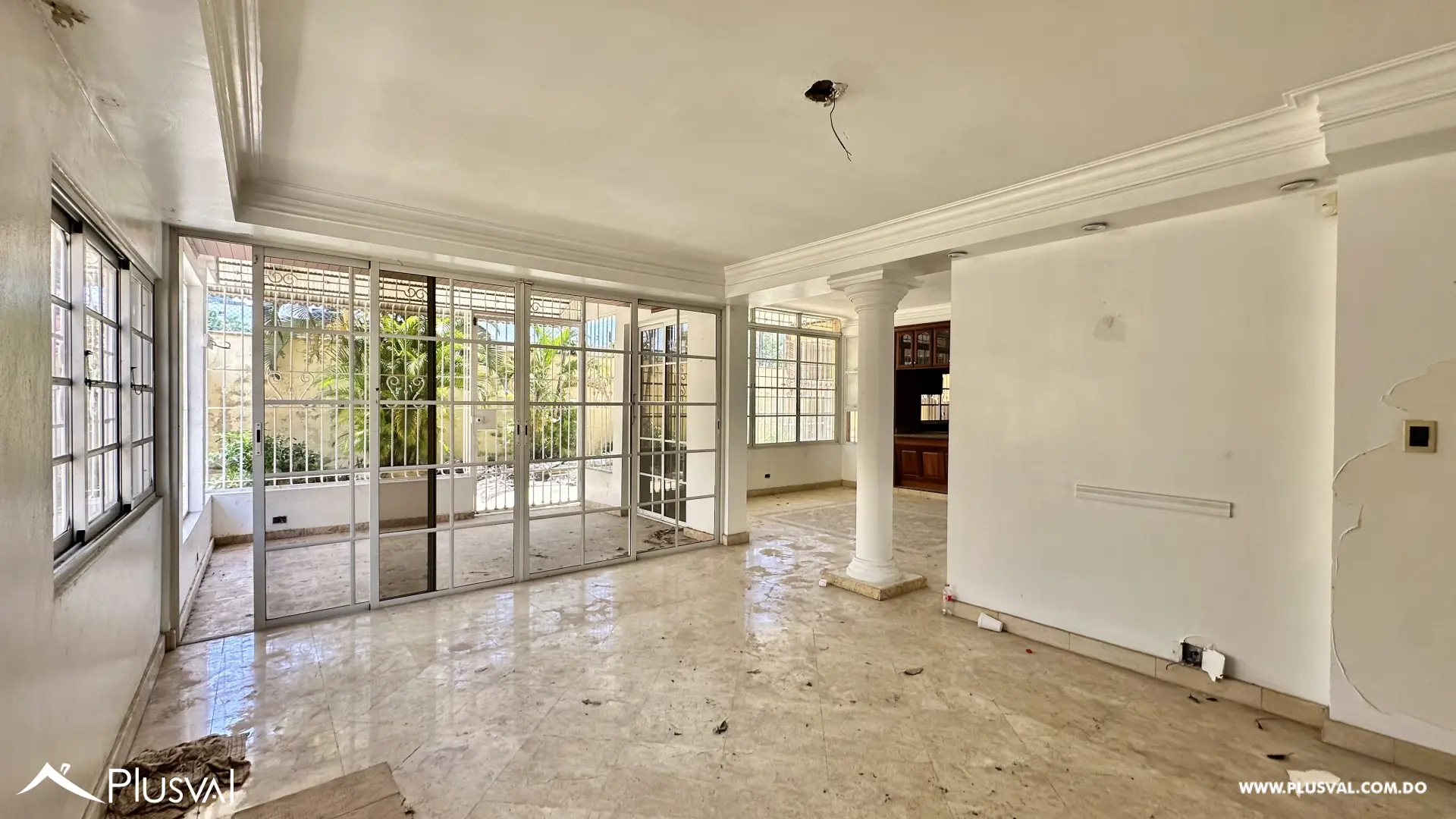 Casa Comercial en Alquiler en Los Prados | 2 Niveles y 7 Parqueos 499892