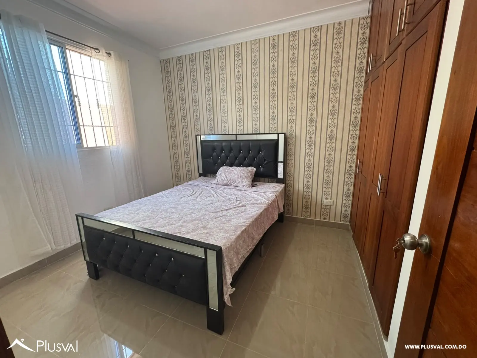 Casa en venta Amueblada de 3 Habitaciones en Residencial Cerrado 533140