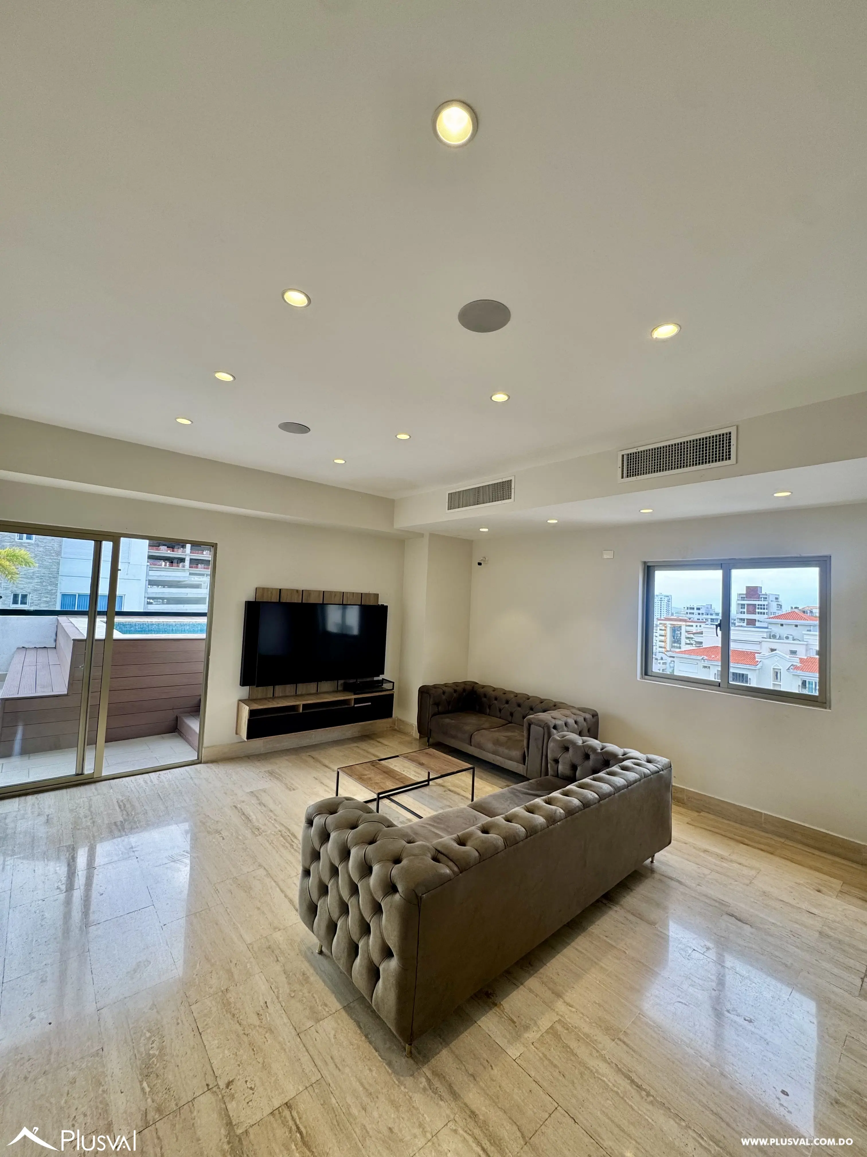 Alquilo Maravilloso Apartamento en  Piso Alto en el Corazon de Naco 527544