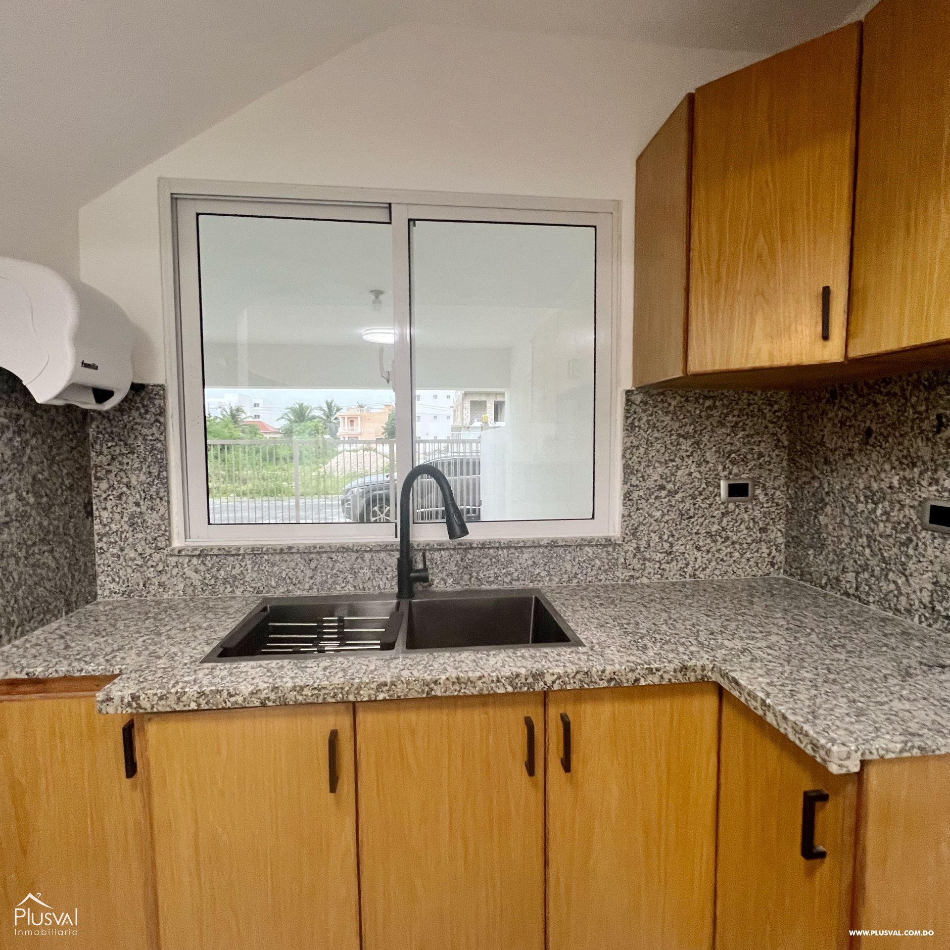 Espaciosa casa de dos niveles en renta en el paraiso de Punta Cana 373689