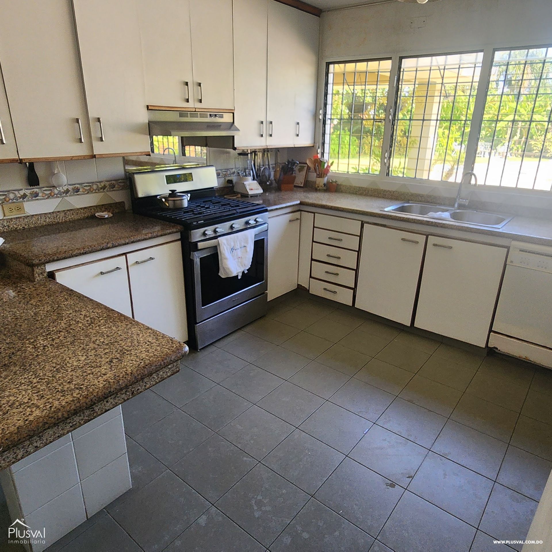 Se Vende Amplia Casa en Arroyo Hondo 420725