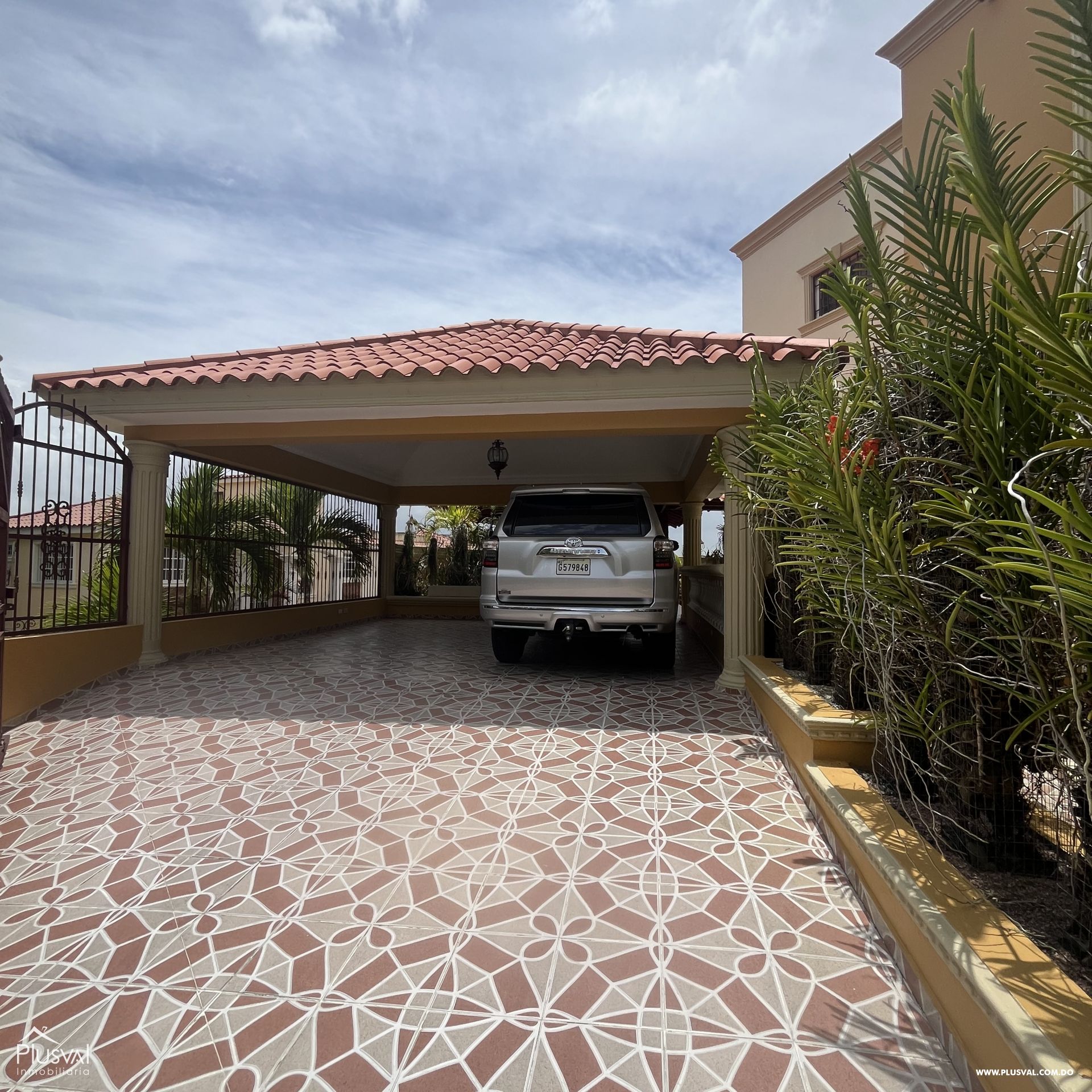 Casa en venta con Piscina en Altos de AH III 351907