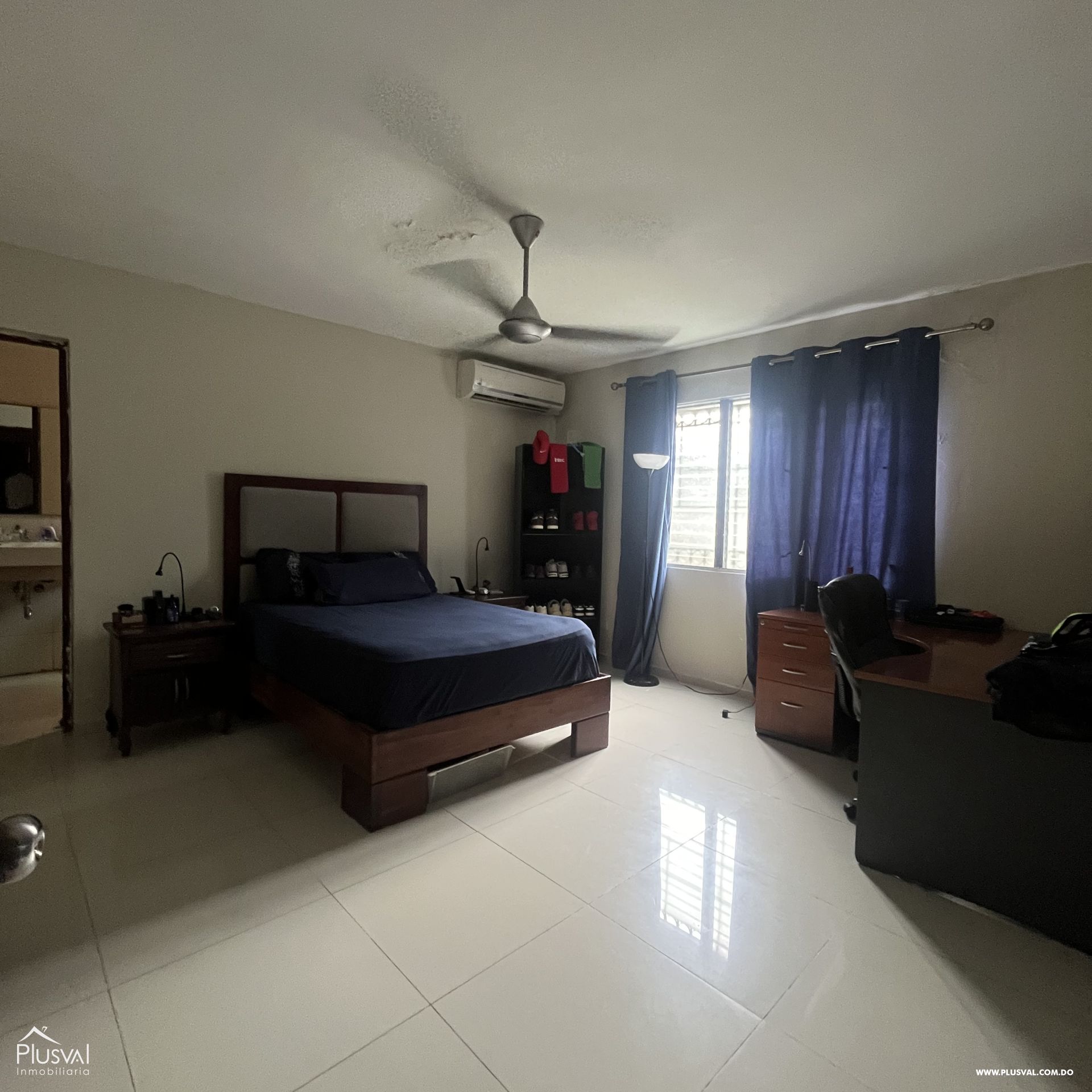 Casa en venta en calle comercial con espacios bien amplios 390891