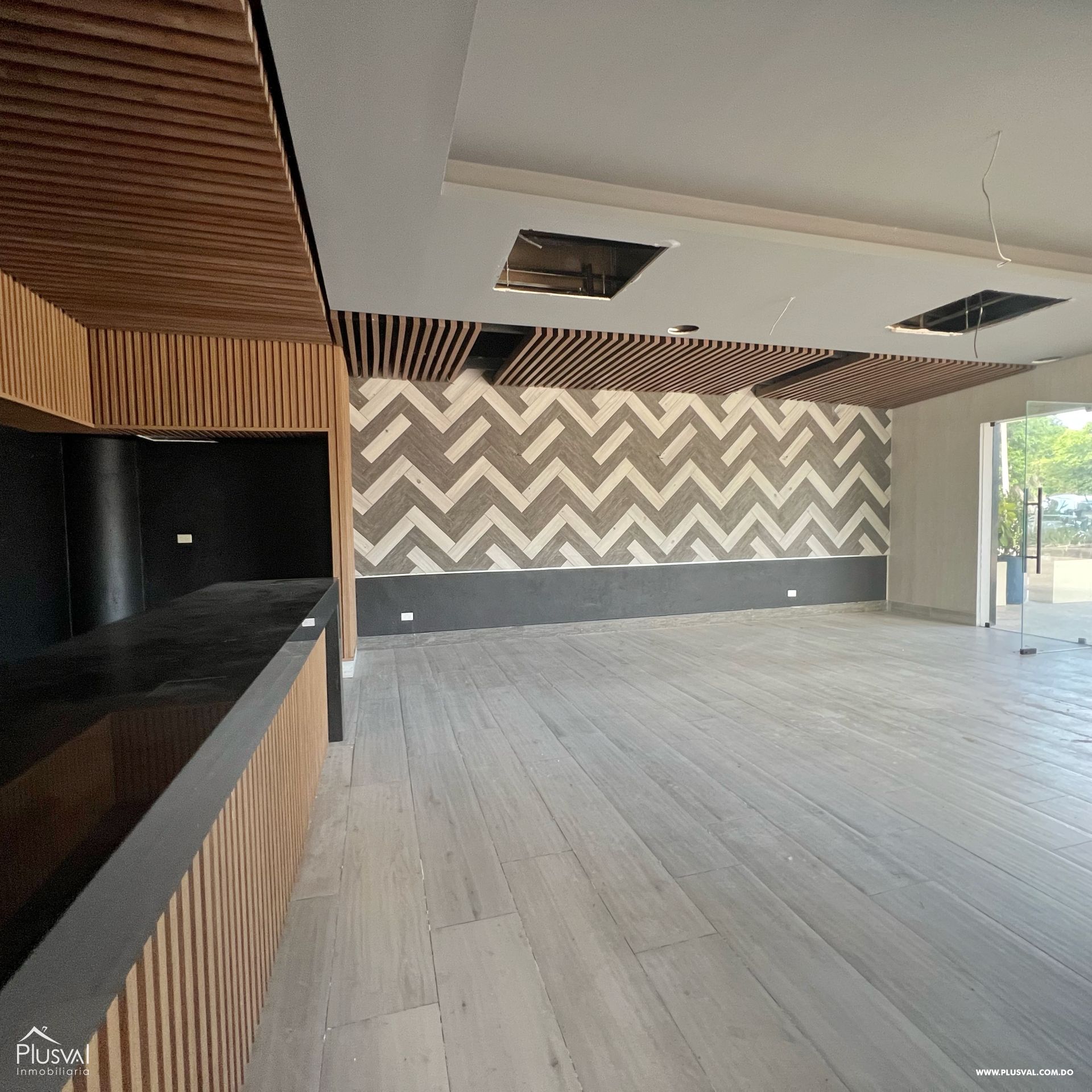 Local comercial en primer nivel Ave Barcelo Punta Cana 401411