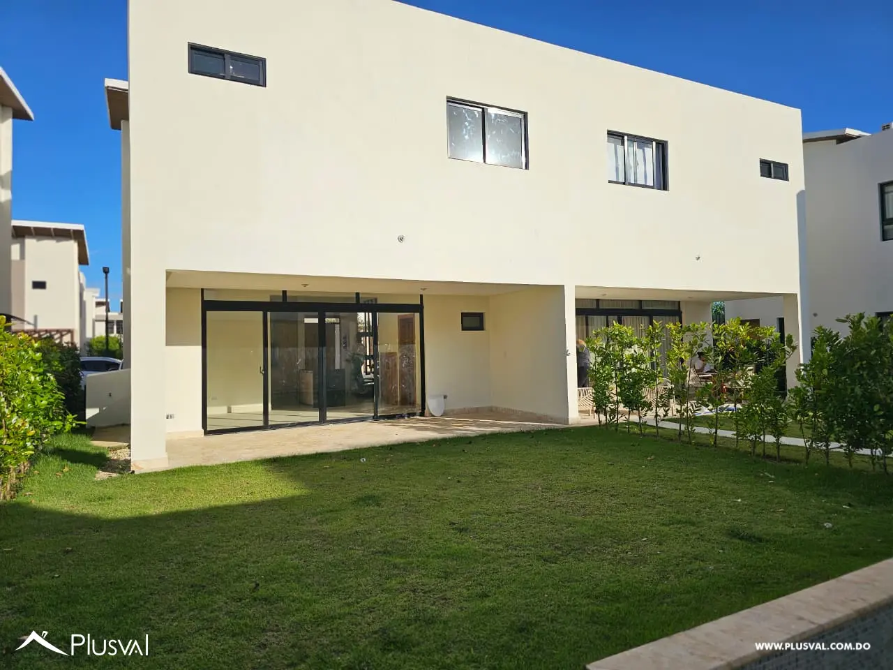 Casa en renta con piscina, terraza y jardín privado, amplios espacios y concepto abierto 477941