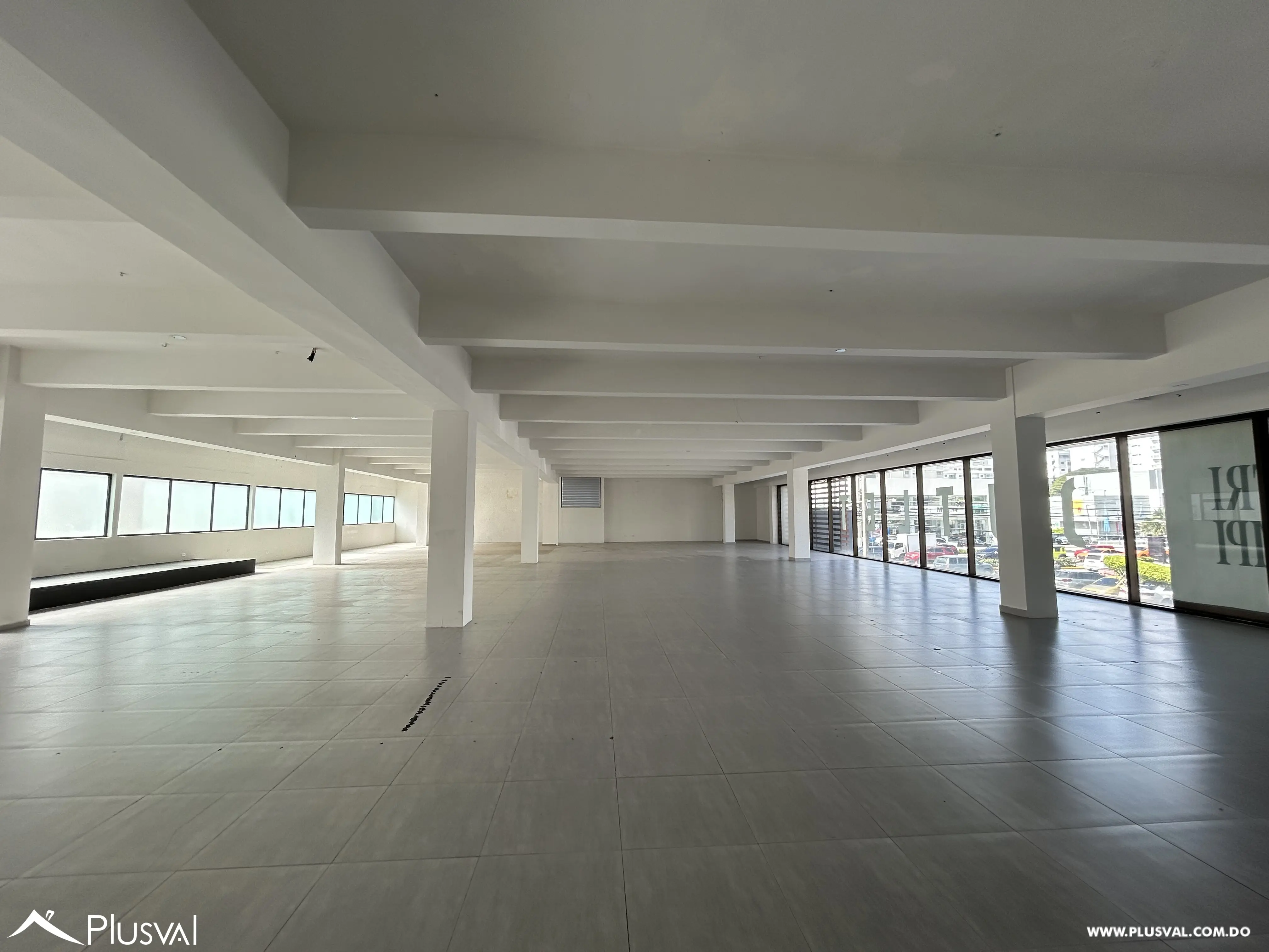 Alquiler de Local en Plaza Comercial en lo Mejor de Piantinii 483620