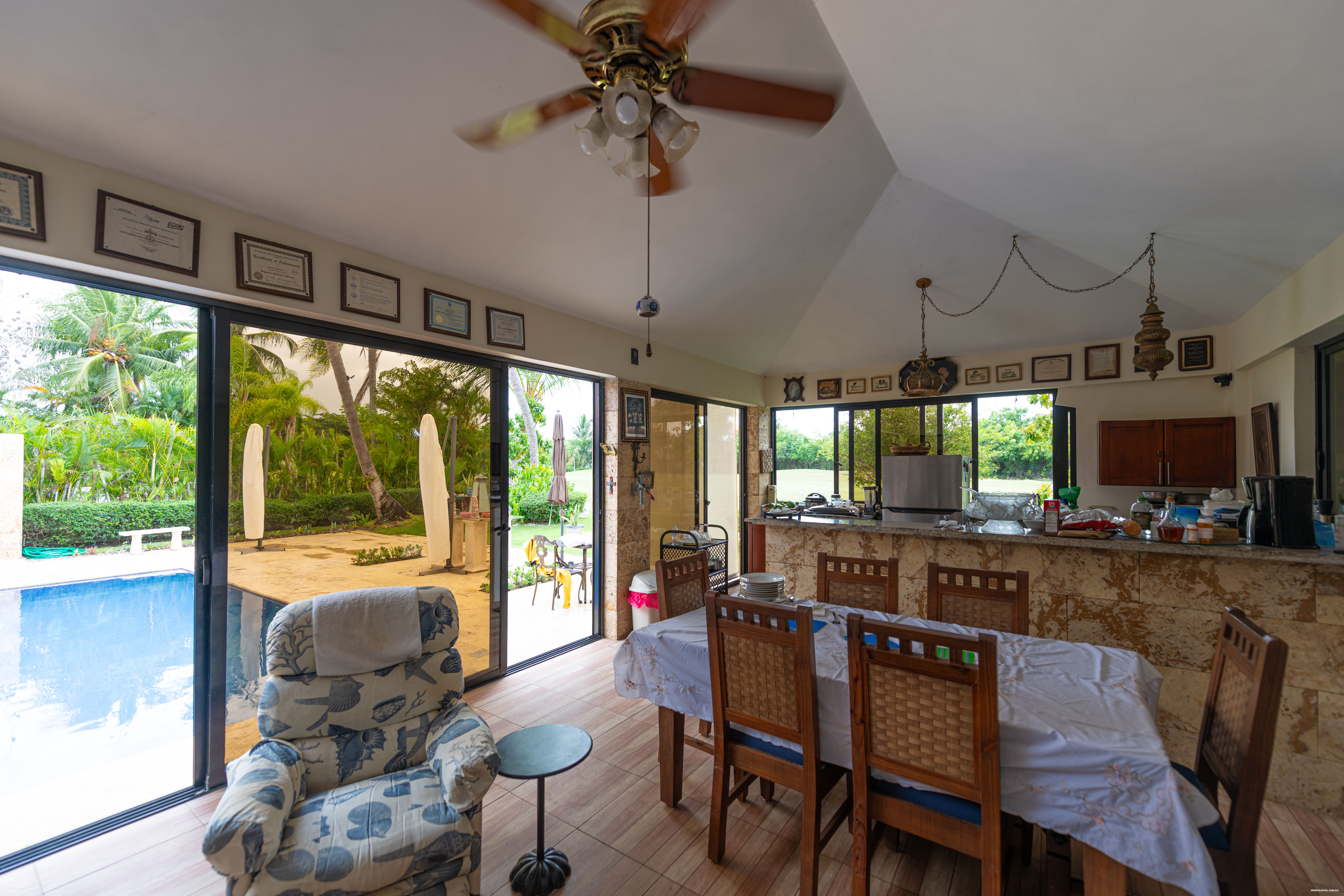 Villa en venta en metro Country Club con piscina privada y vista al campo de golf 456533