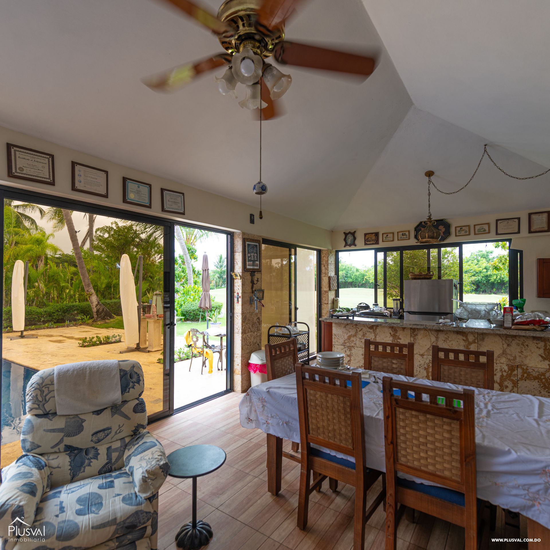 Villa en venta en metro Country Club con piscina privada y vista al campo de golf 456533