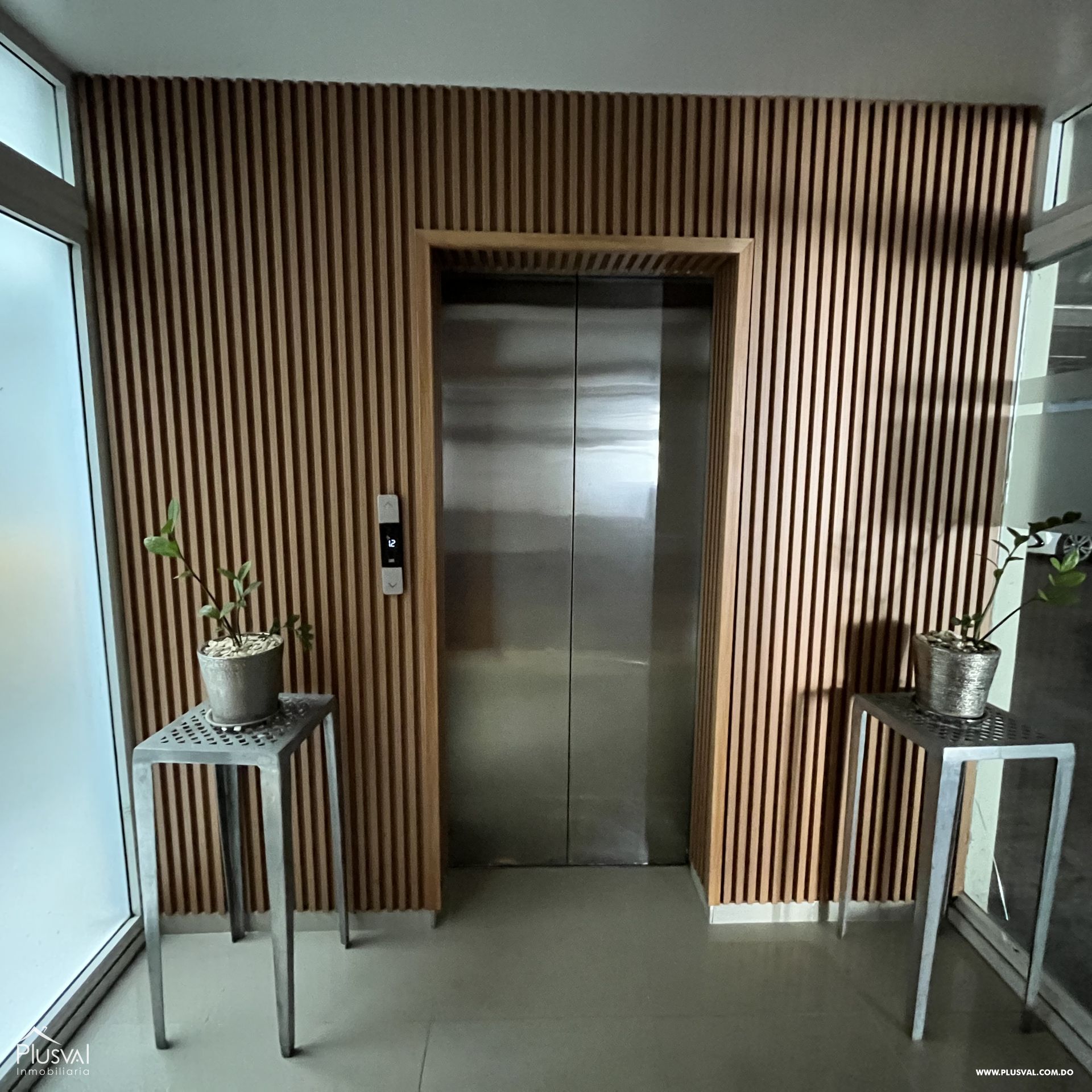 Venta de apartamento de 3 habitaciones en el sector de Evaristo Morales 293906