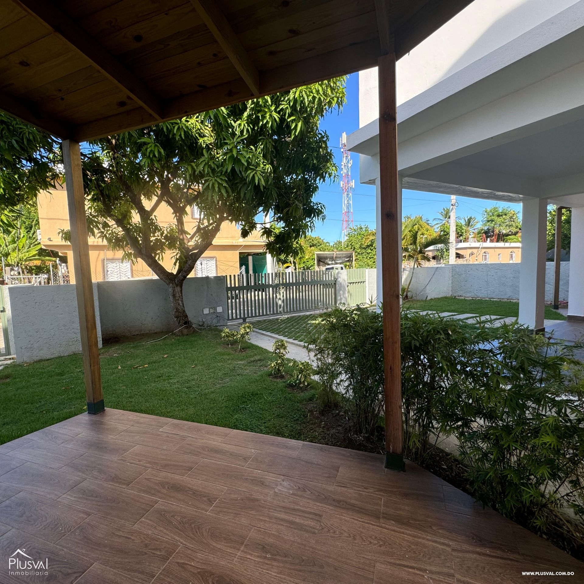Villa de dos niveles con Piscina en venta ubicada en el corazón de Cabarete, a pocos minutos de la playa 385517