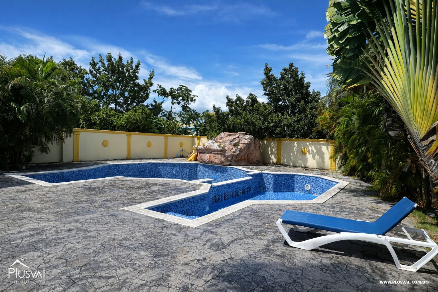 Casa de amplia con Piscina a 3 Minutos del Próximo City Center 498904