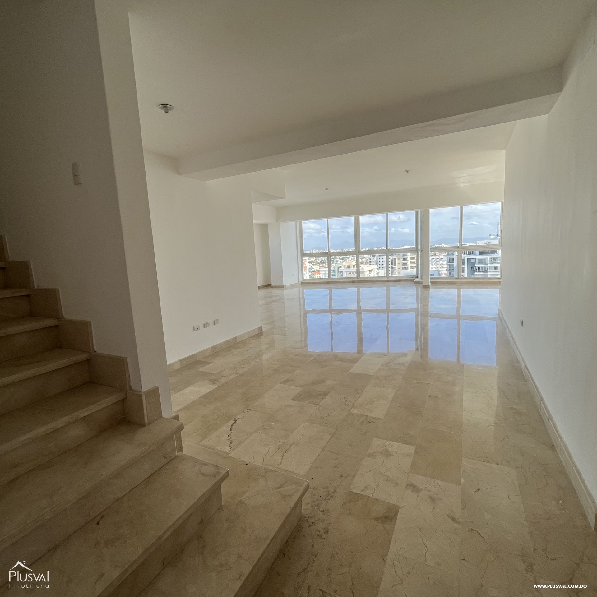 Venta de apartamento de 3 habitaciones en el sector de Evaristo Morales 293886