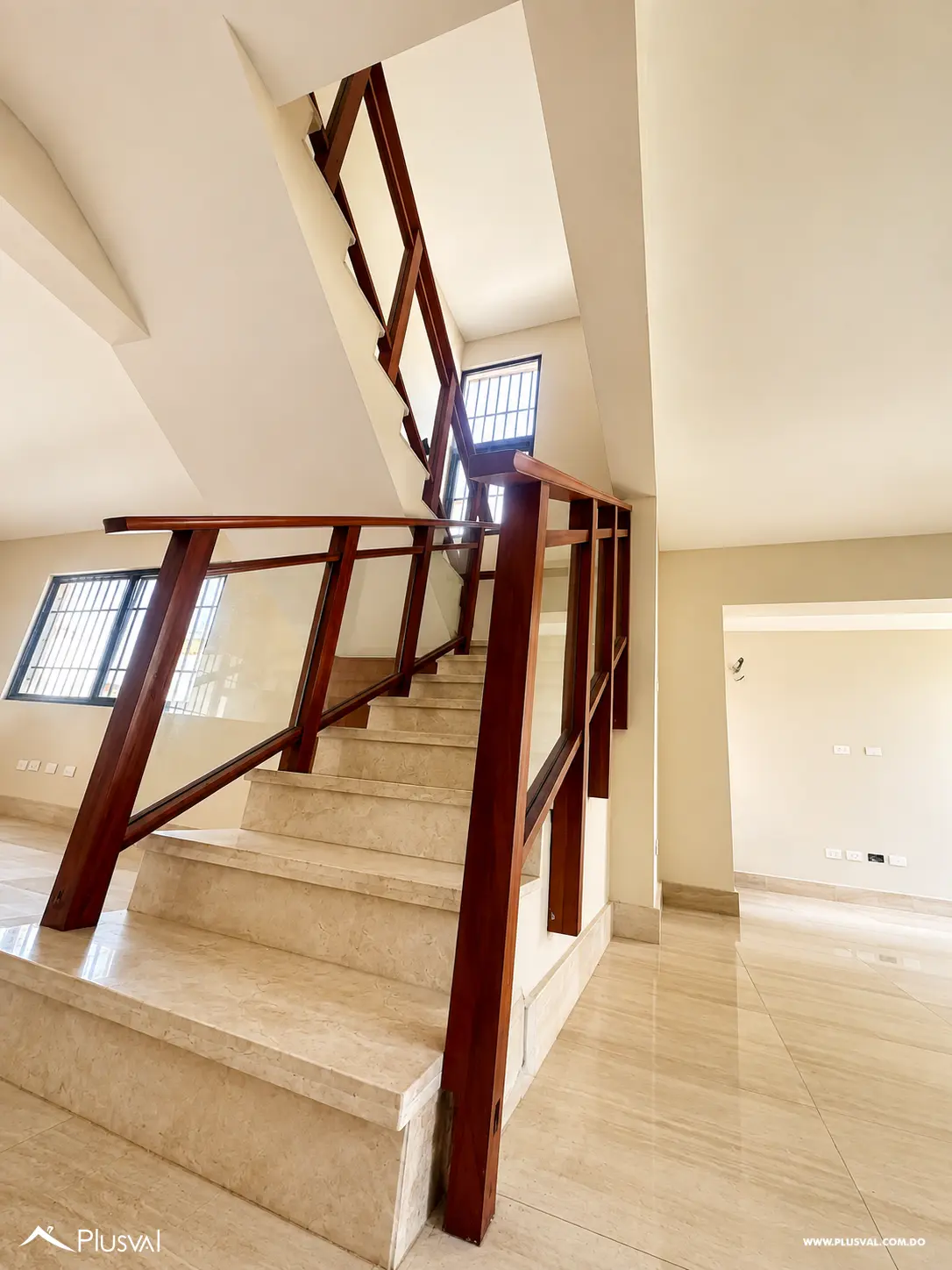 Casa en alquiler en Ensanche Paraíso | Uso residencial o comercial 520016