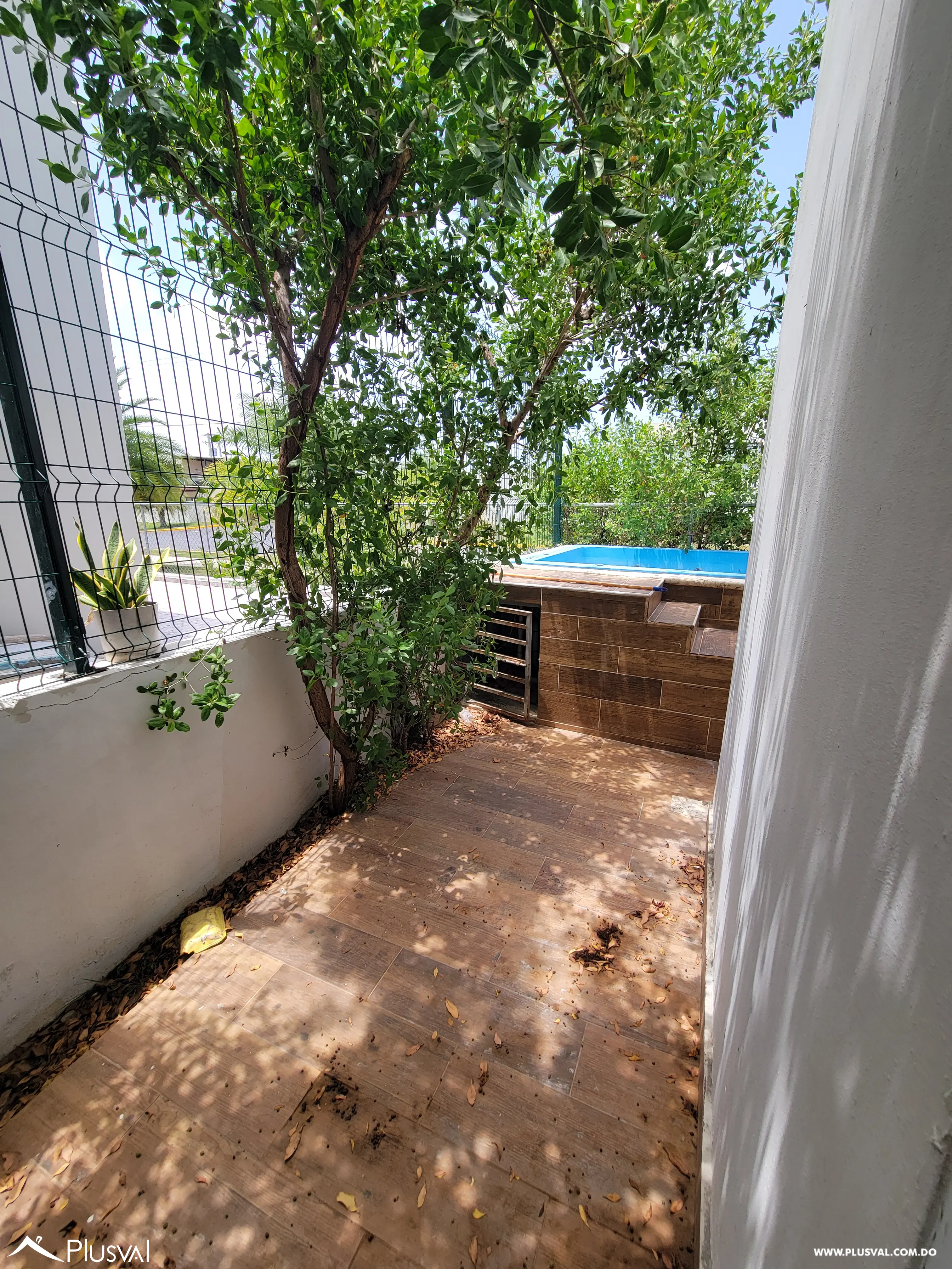 Villa Amueblada de 3 Habitaciones en Punta Cana con Jacuzzi y Patio Privado 523368