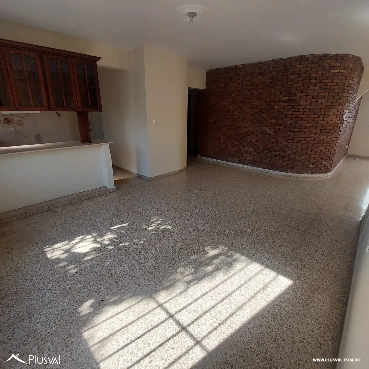 Apartamento clasico con terraza privada y balcon 463002