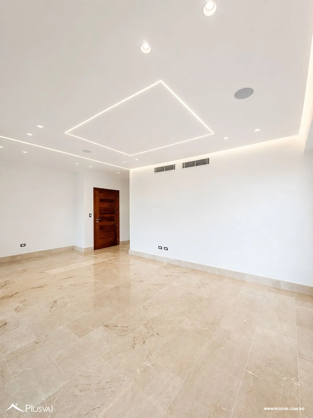 Apartamento en venta de 3 habitaciones, 3 parqueos y estudio y family en Los Cacicazgos 507980
