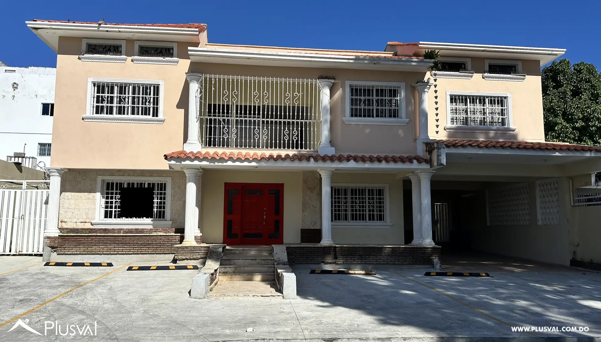Casa Comercial en Alquiler en Los Prados | 2 Niveles y 7 Parqueos 491623