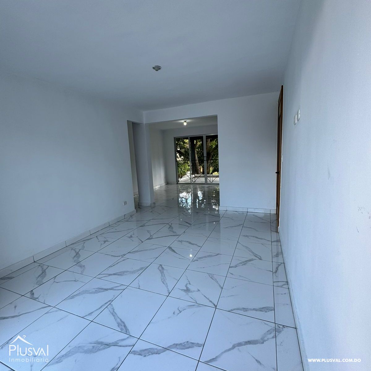 Excepcional Apartamento en exclusivo sector y privado con la privacidad y un encantador patio en el Segundo nivel, Estilo terraza en Santiago 340712