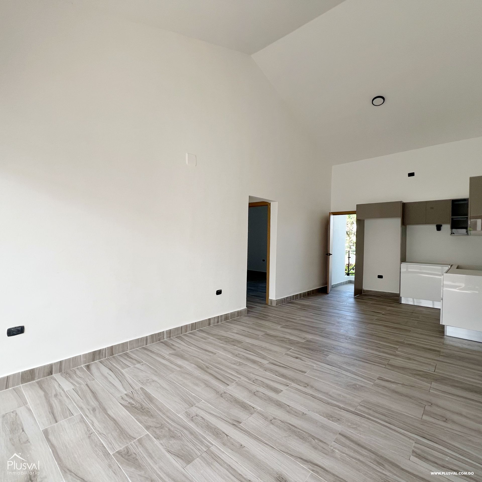 Apartamento de 3 habitaciones con balcón, parqueo y acceso a playa 400482