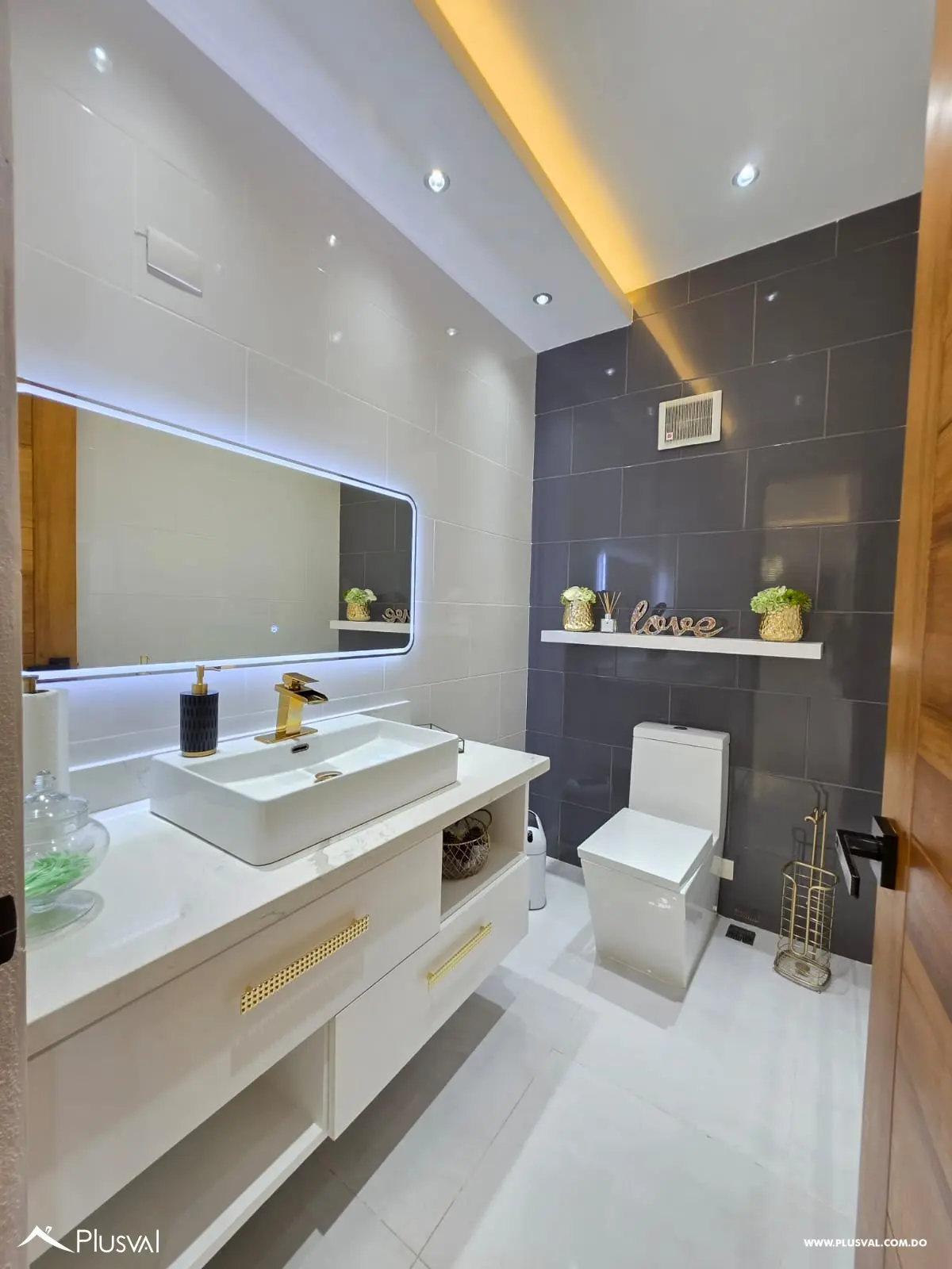 Vivienda de 2 niveles en Proyecto seguro de Santiago. 459873