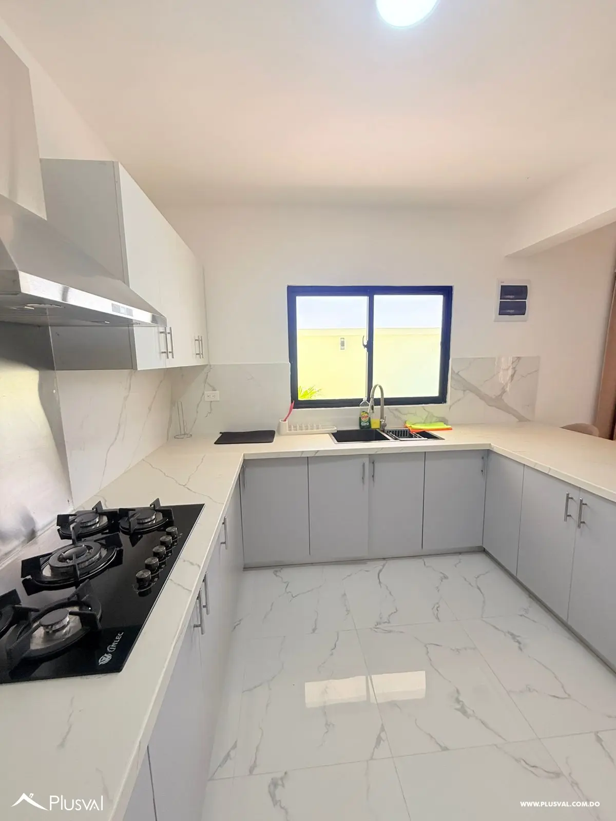 Alquiler de Villa con patio y piscina totalmente amueblado 470244