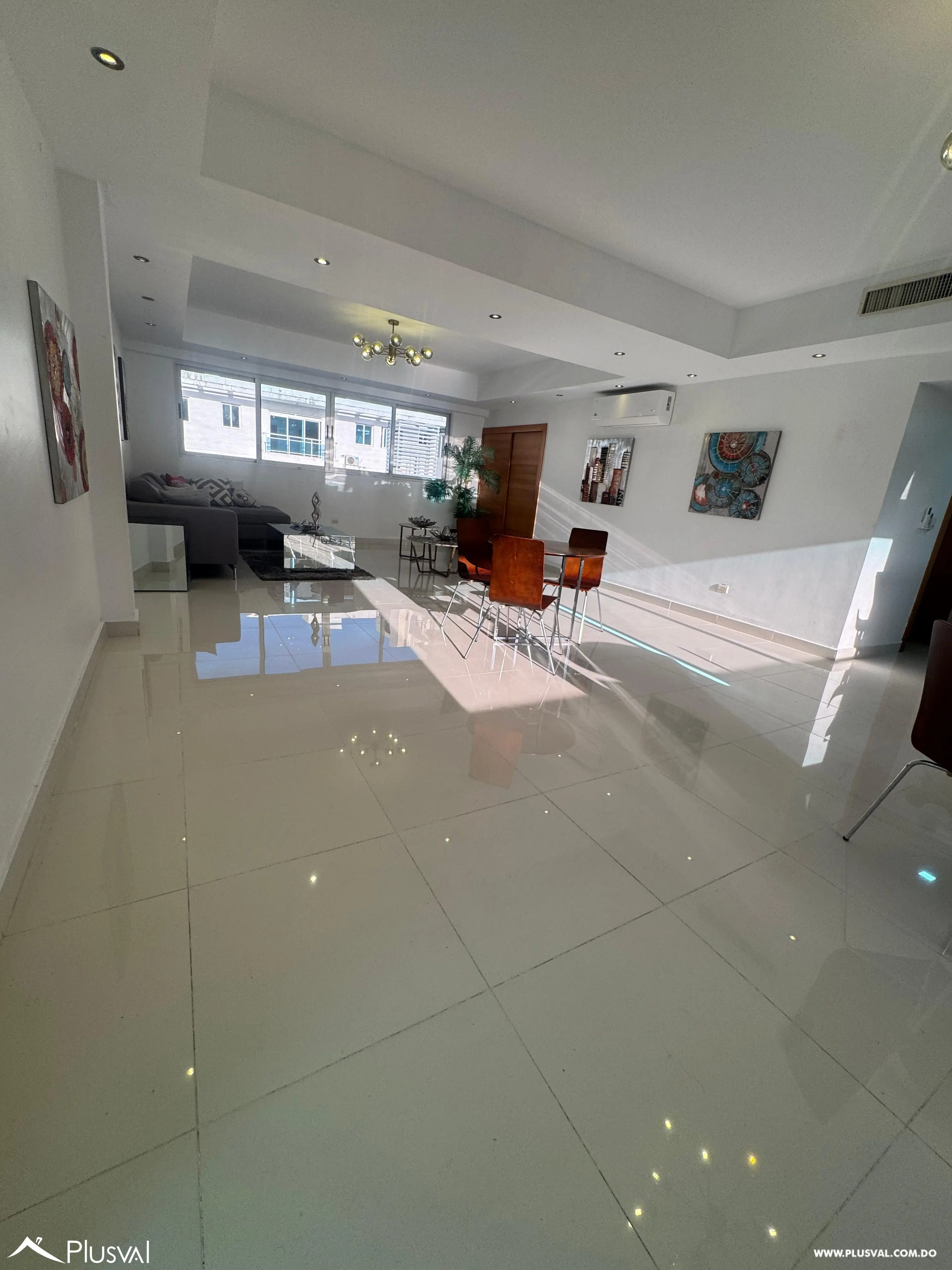 Apartamento en venta de 2 habitaciones y 1 parqueo en Evaristo Morales. 489239