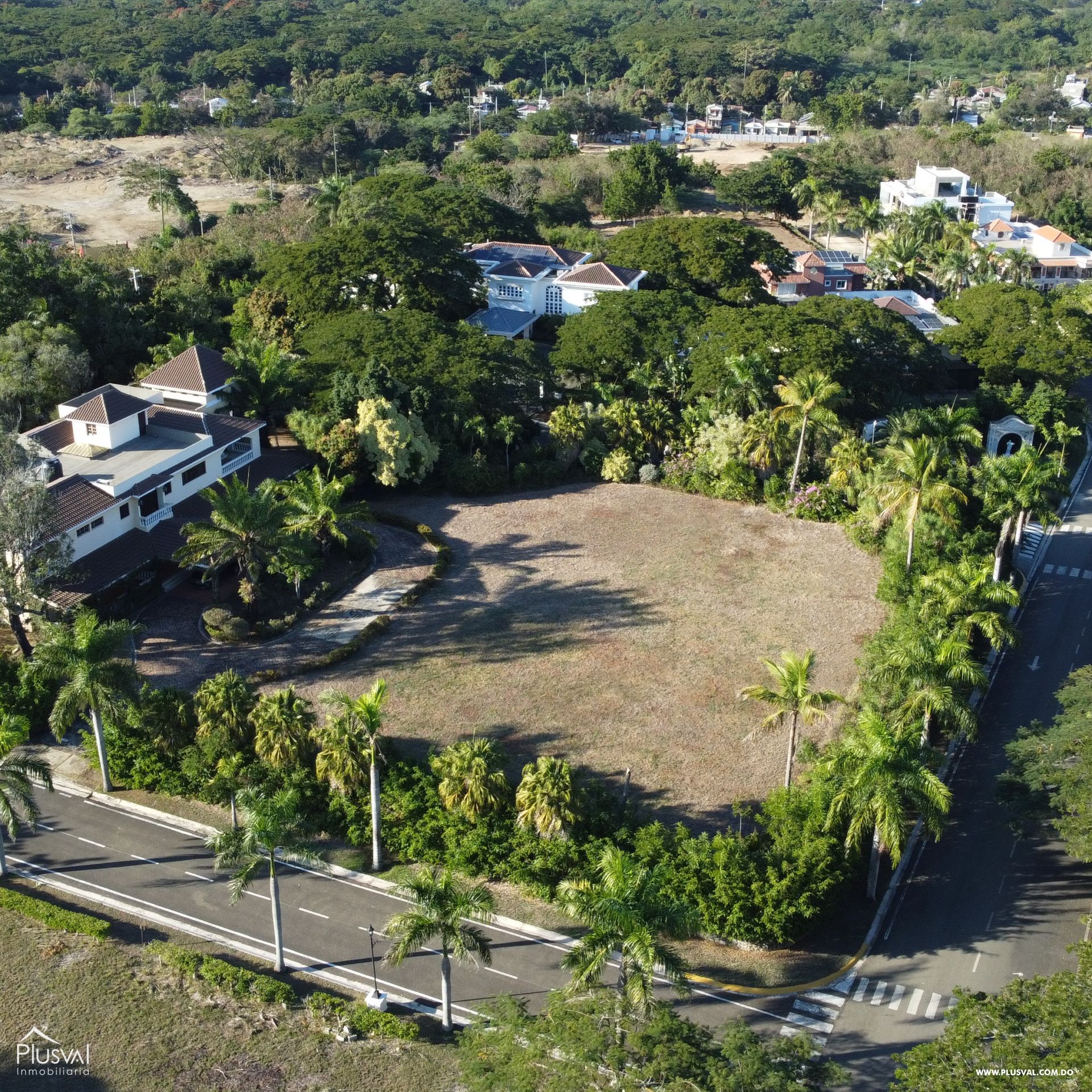 Amplios Solares en Proyecto cerrado 253137