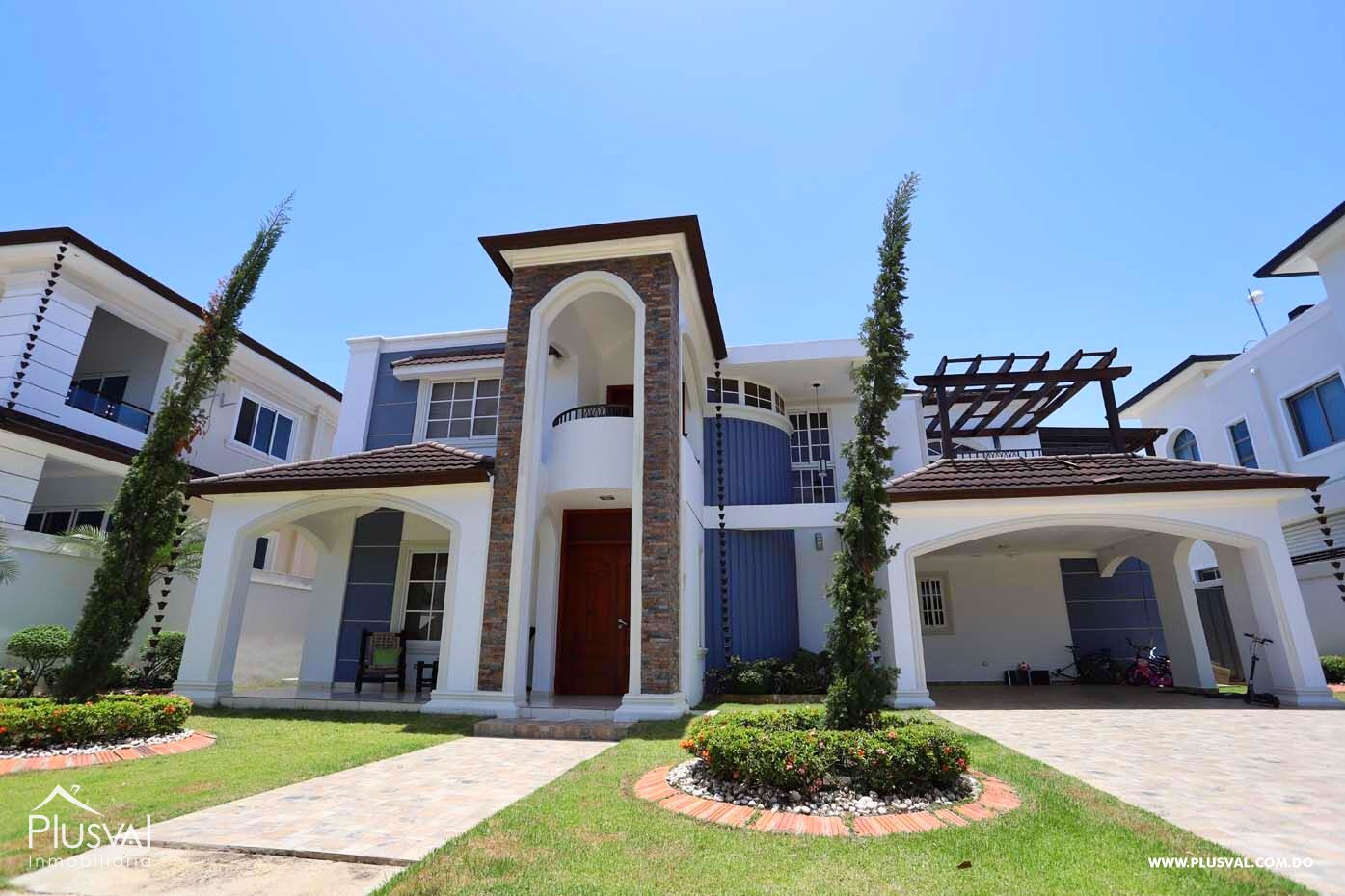 Casa de Dos Niveles en Alquiler en Exclusivo Complejo Habitacional Privado 490233