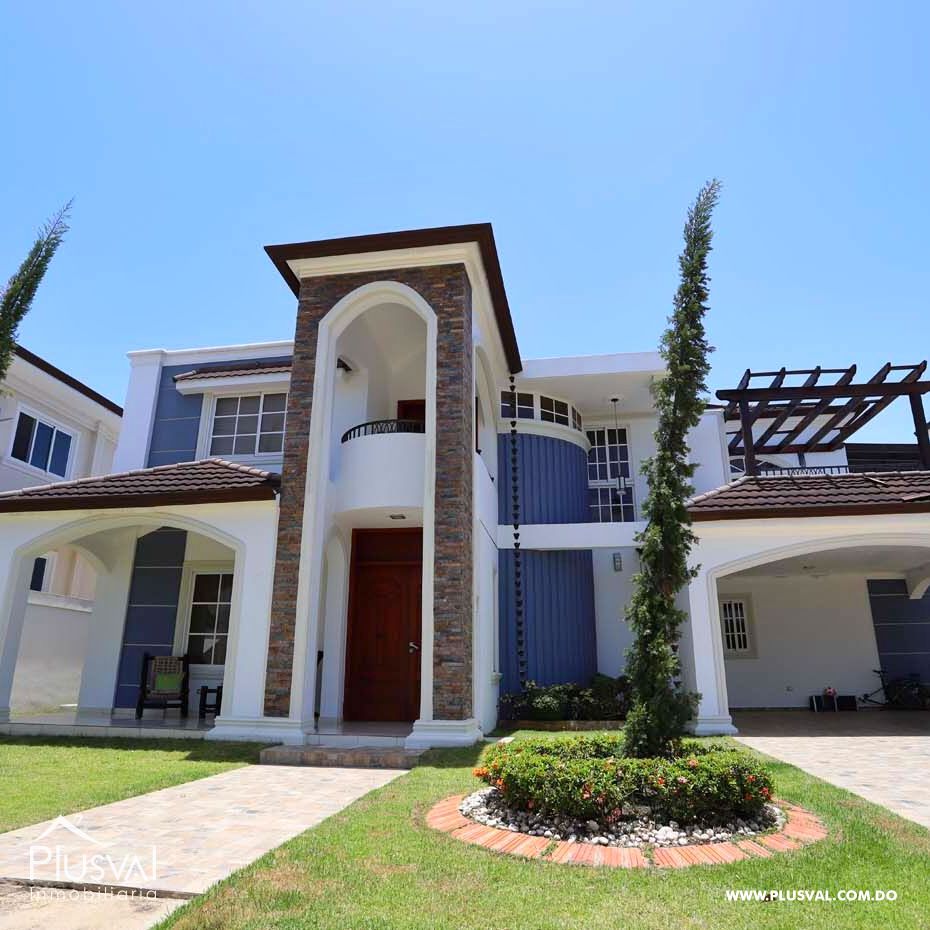 Casa de Dos Niveles en Alquiler en Exclusivo Complejo Habitacional Privado 490233