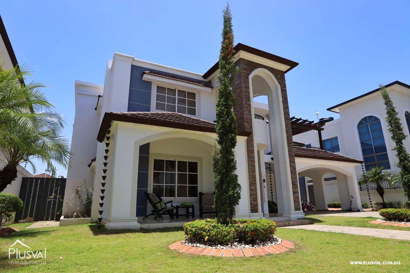 Casa de Dos Niveles en Alquiler en Exclusivo Complejo Habitacional Privado 490234