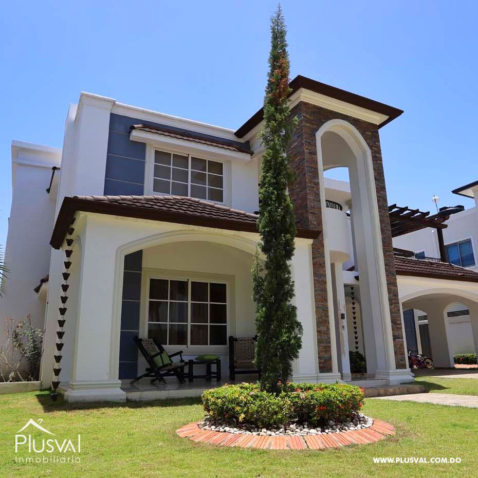 Casa de Dos Niveles en Alquiler en Exclusivo Complejo Habitacional Privado 490234