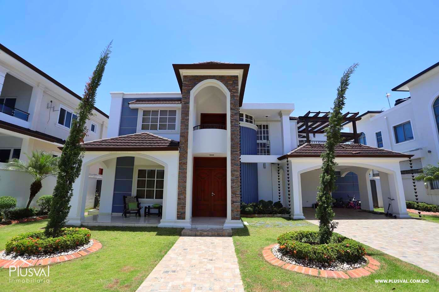 Casa de Dos Niveles en Alquiler en Exclusivo Complejo Habitacional Privado 490235