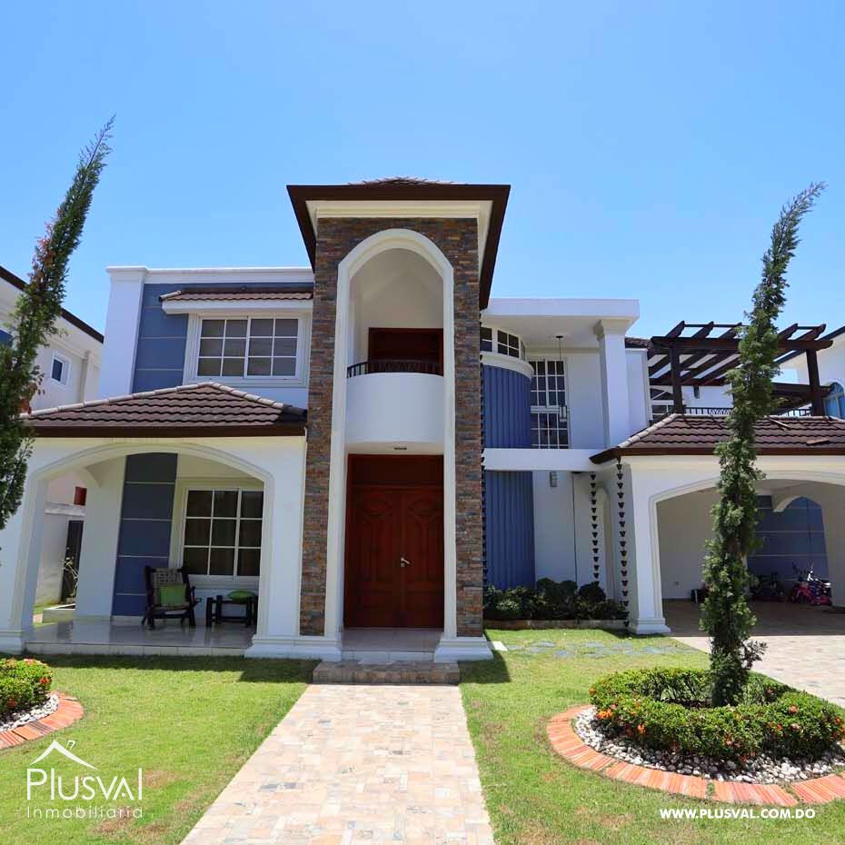 Casa de Dos Niveles en Alquiler en Exclusivo Complejo Habitacional Privado 490235