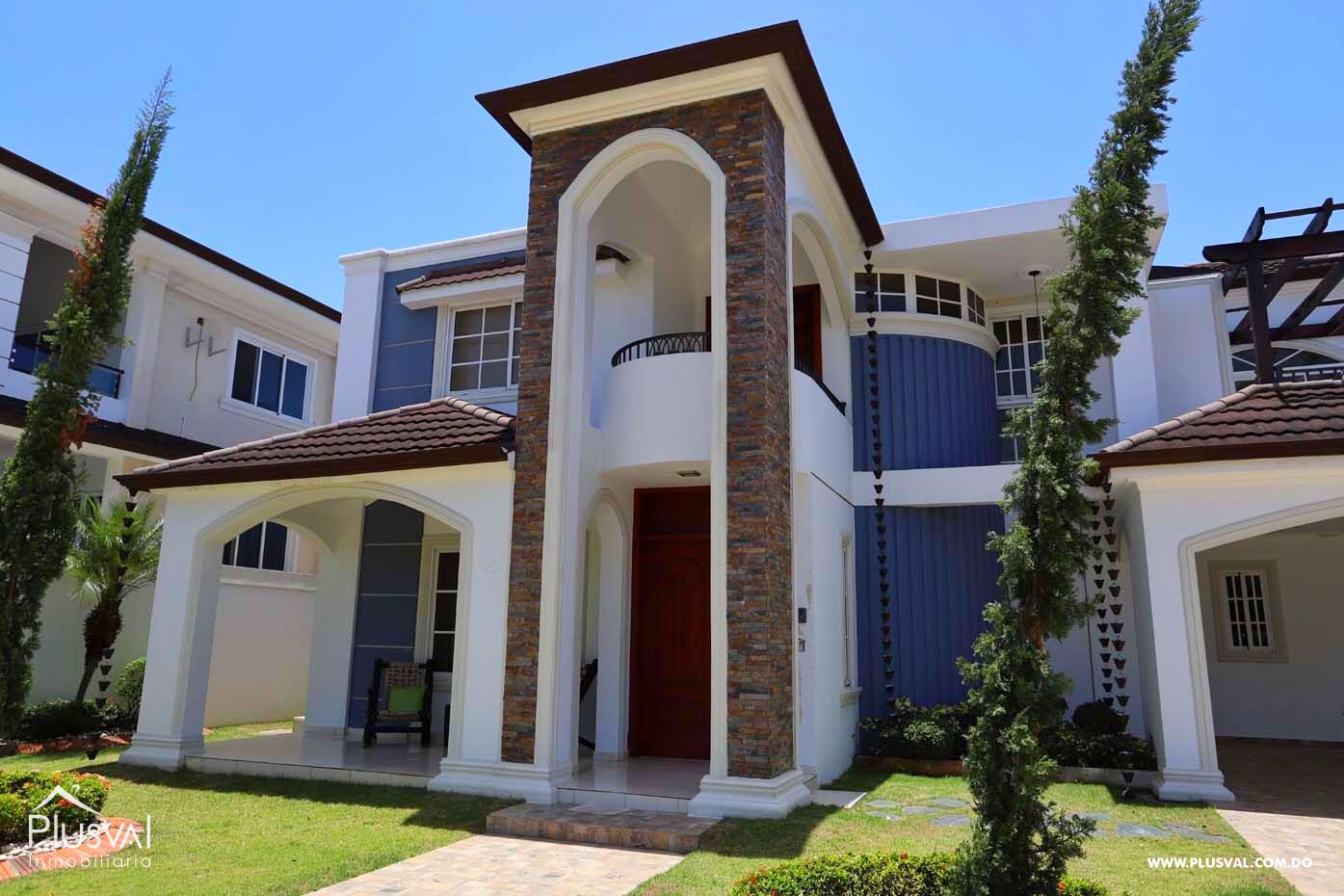 Casa de Dos Niveles en Alquiler en Exclusivo Complejo Habitacional Privado 490236
