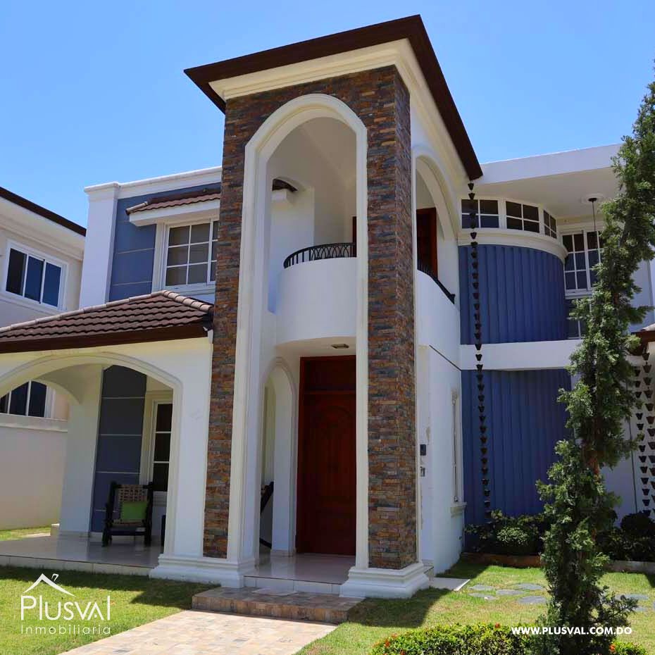 Casa de Dos Niveles en Alquiler en Exclusivo Complejo Habitacional Privado 490236
