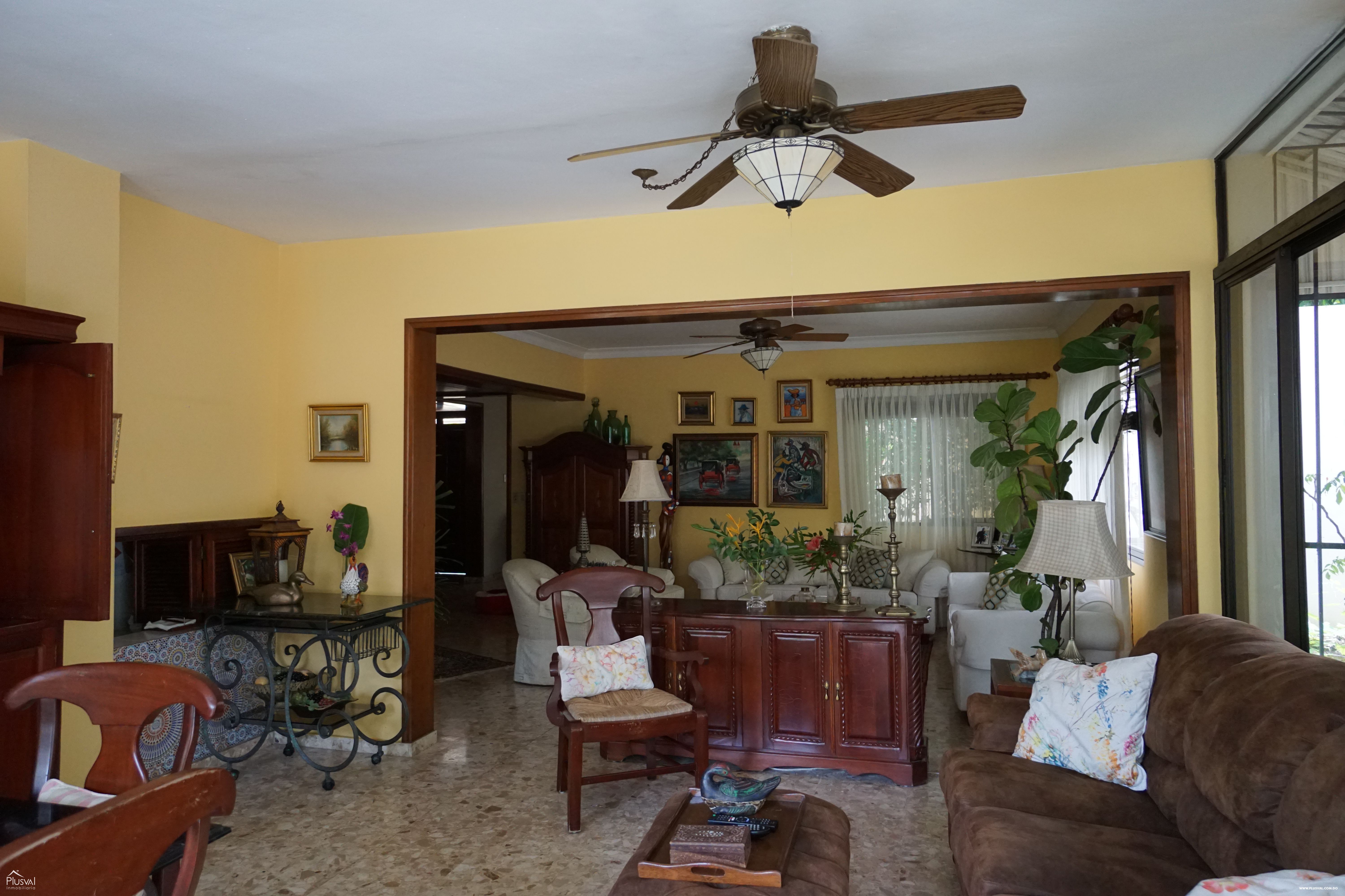 Amplia casa en venta, en Arroyo Hondo 146233