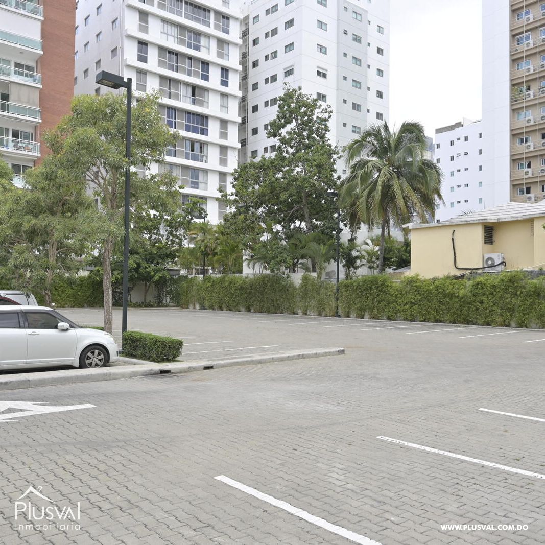 Locales comerciales en alquiler en exclusiva plaza comercial. 147259